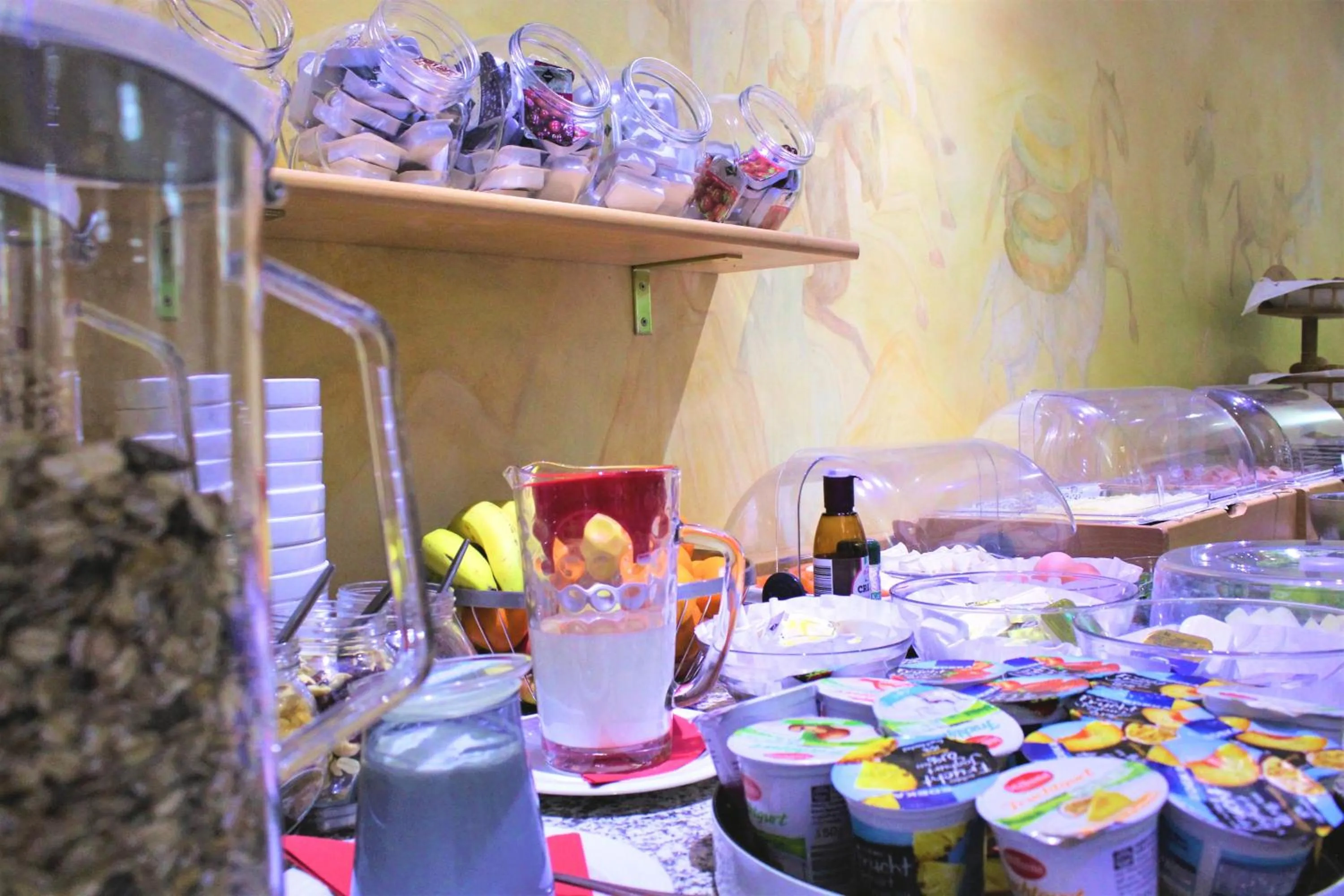 Buffet breakfast in Hotel Batavia