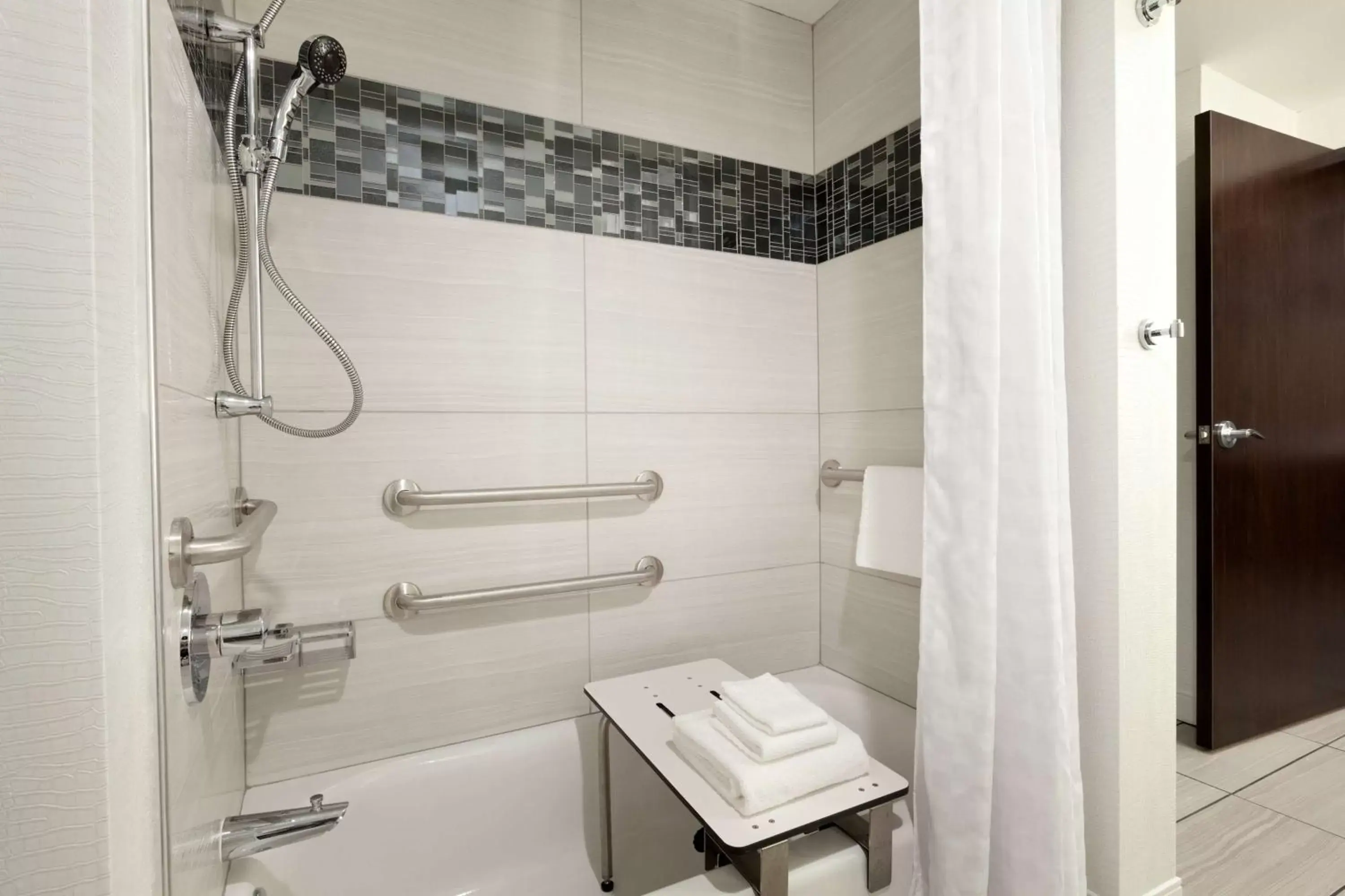 Bathroom in Embassy Suites by Hilton Atlanta NE Gwinnett Sugarloaf