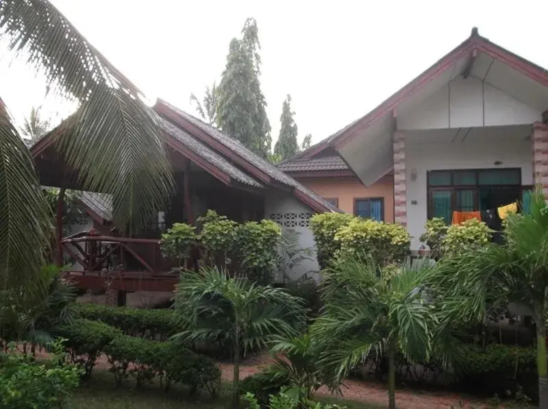 Facade/entrance, Property Building in Palm Point Village