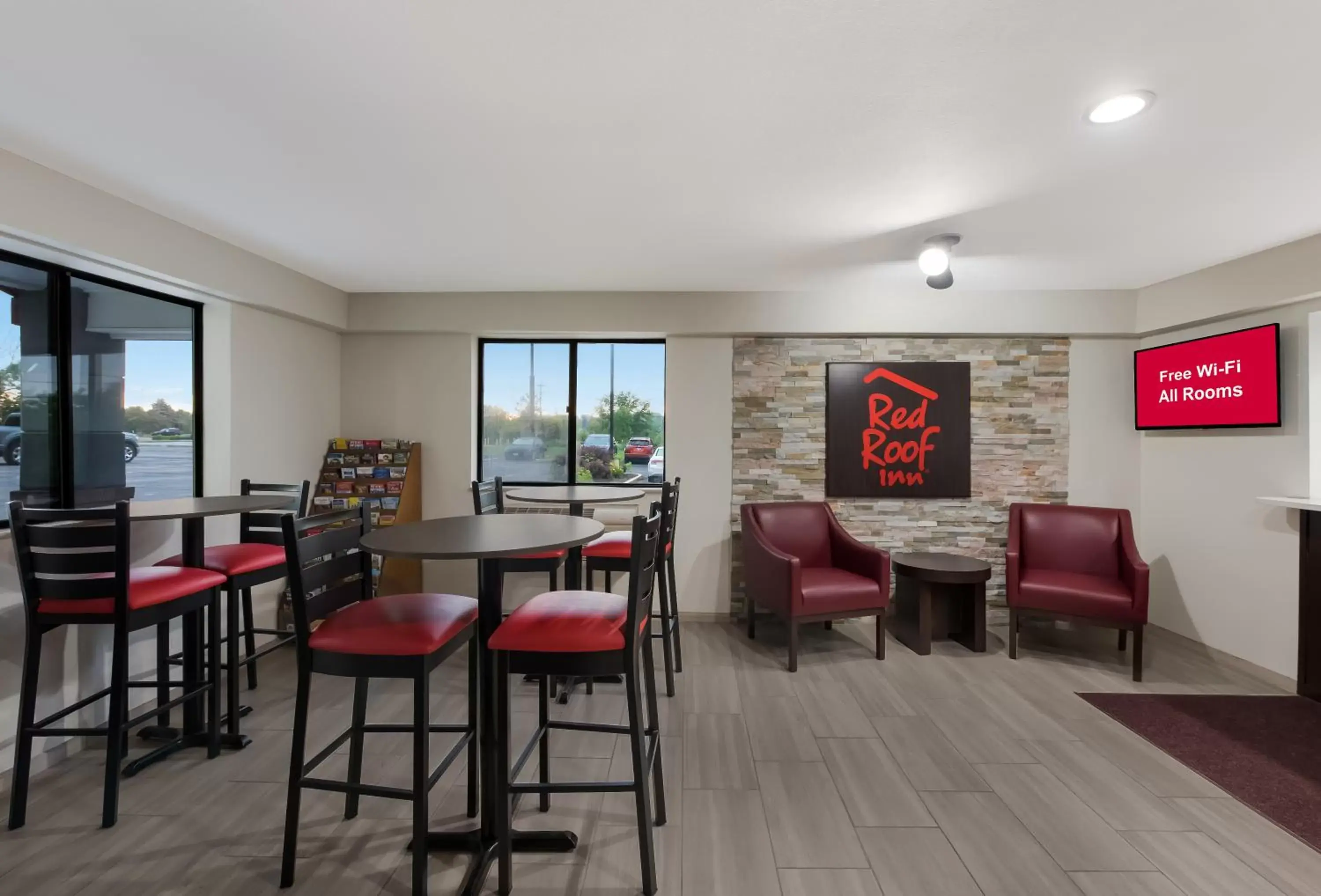 Seating area in Red Roof Inn Mansfield