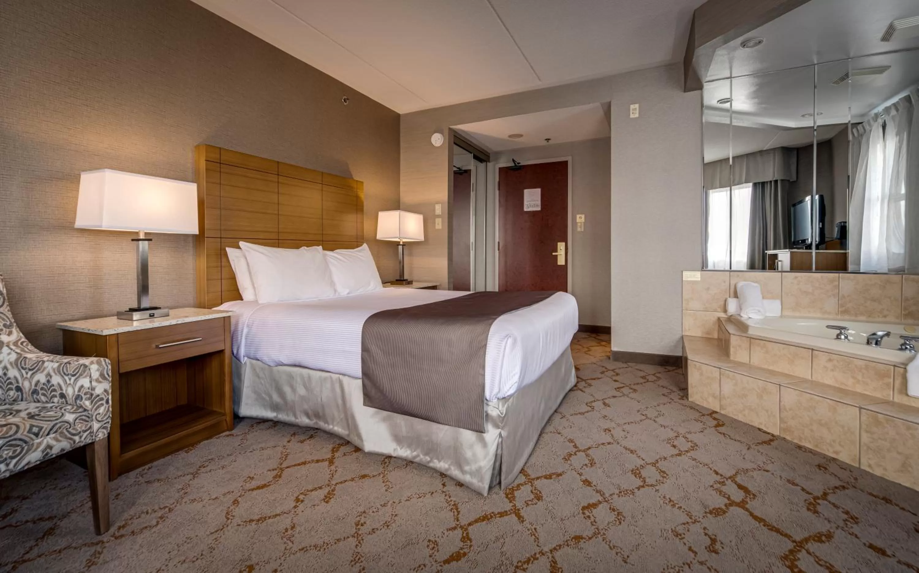 Bed in Monte Carlo Inn Vaughan Suites