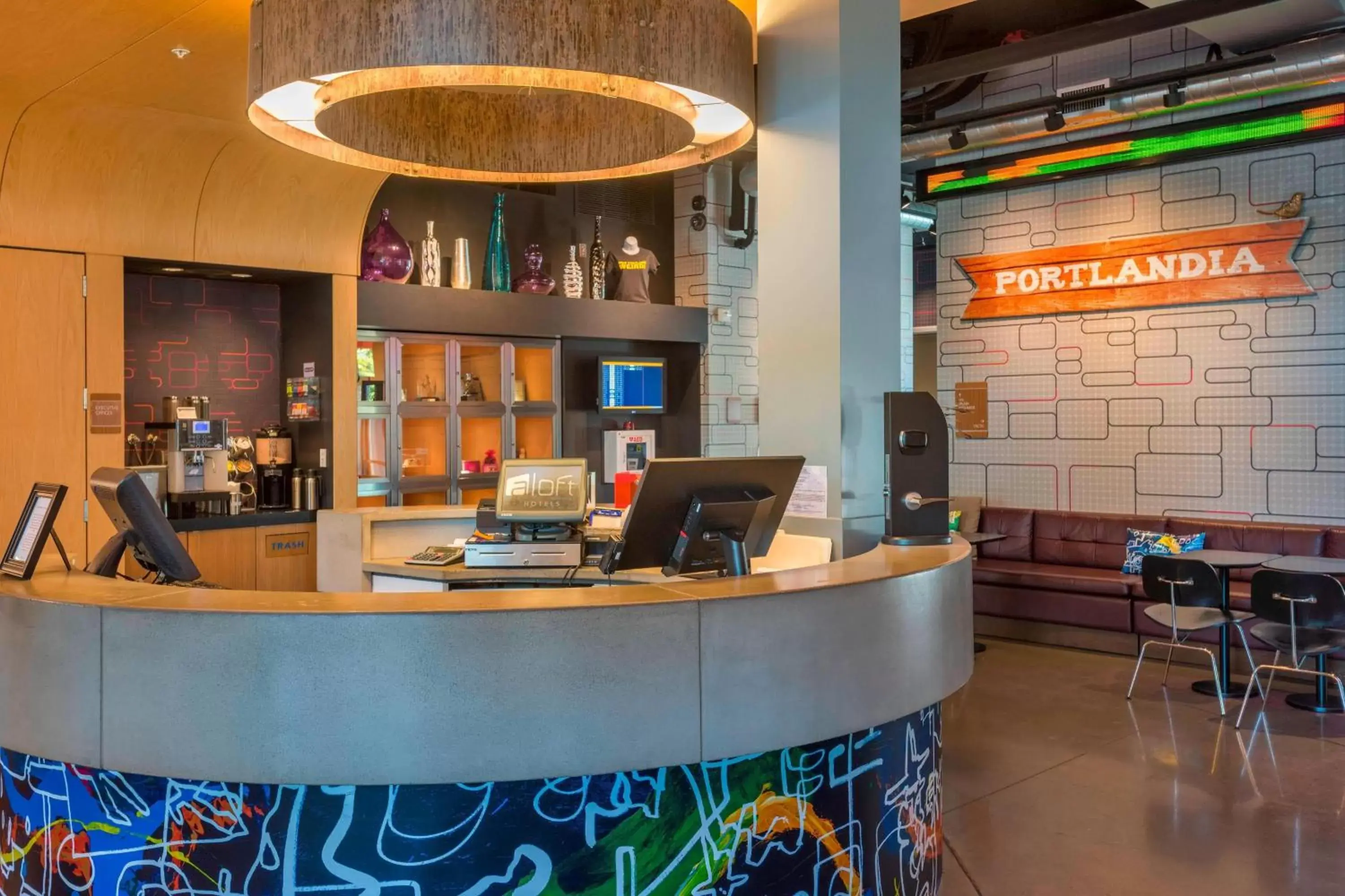 Lobby or reception, Lounge/Bar in Aloft Portland Airport Hotel at Cascade Station