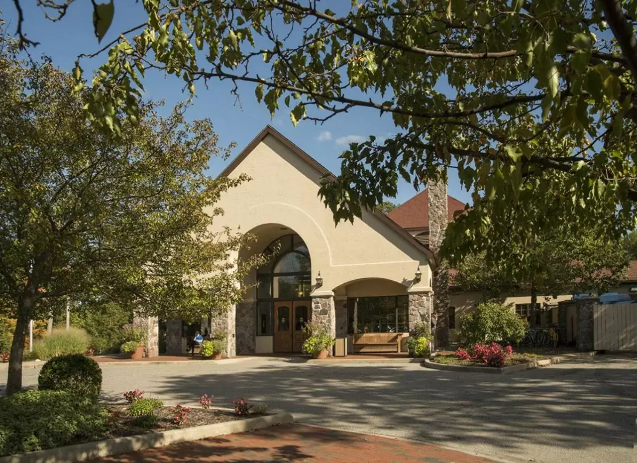 Facade/entrance, Property Building in Potawatomi Inn & Cabins