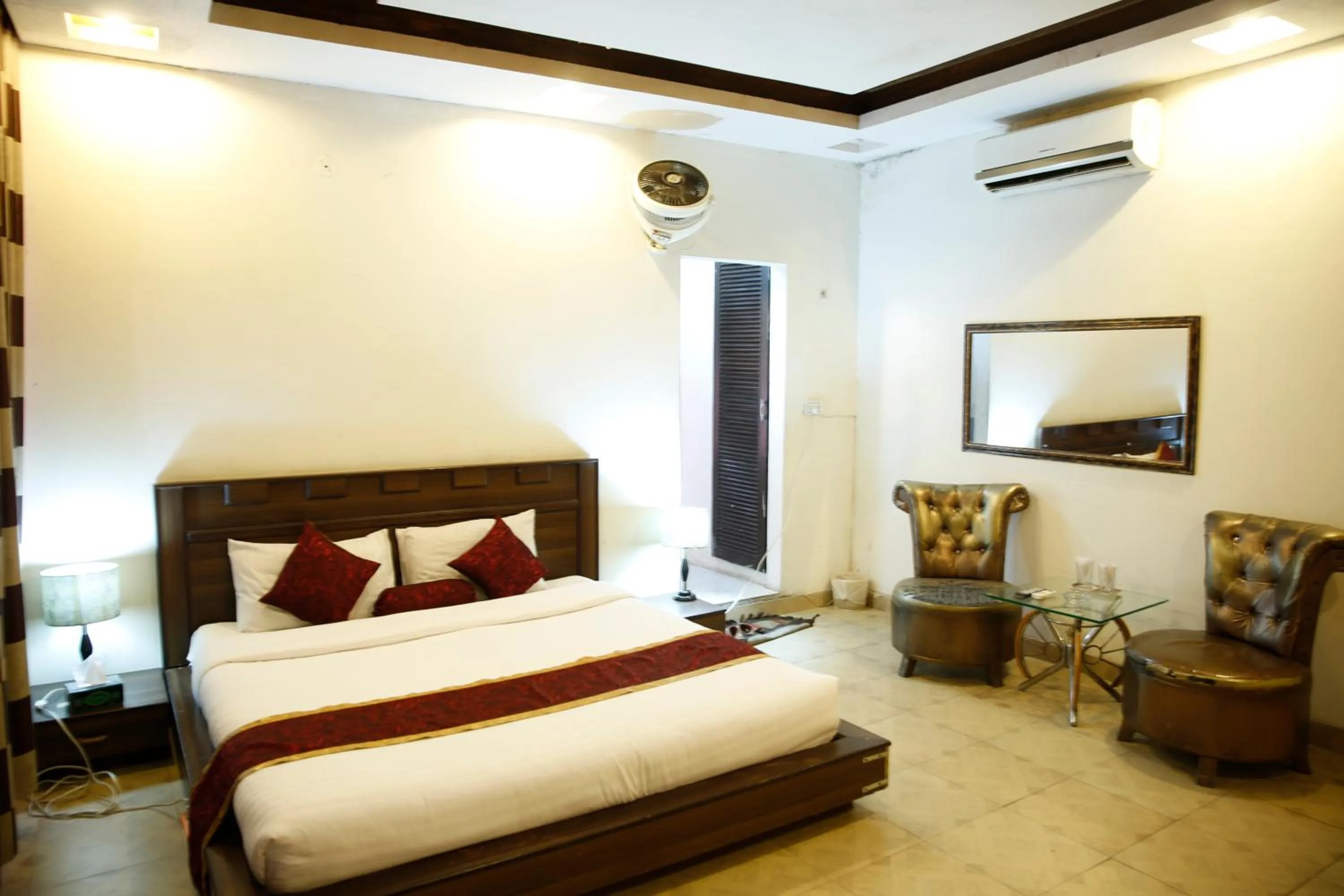 Bedroom in Premier Inn Davis Road Lahore