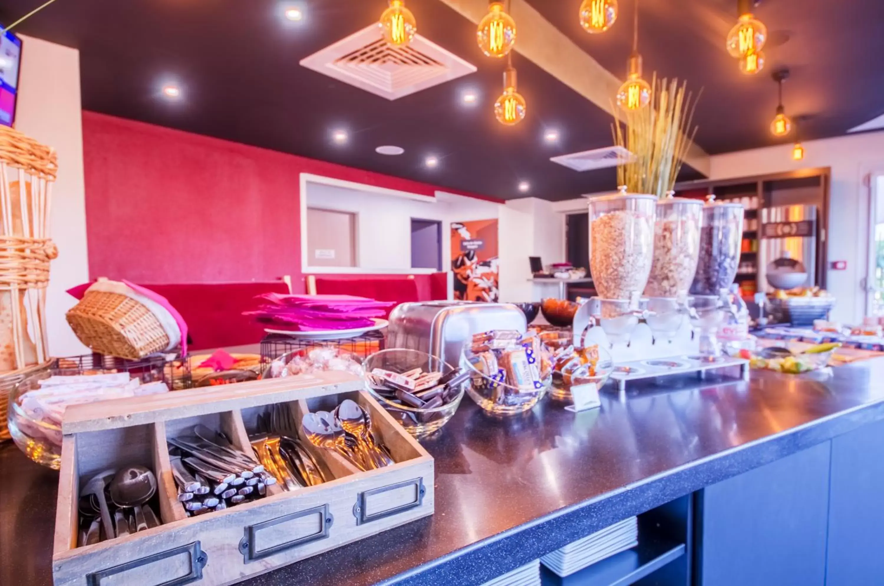 Buffet breakfast, Restaurant/Places to Eat in Ibis Styles Toulouse Blagnac Aéroport