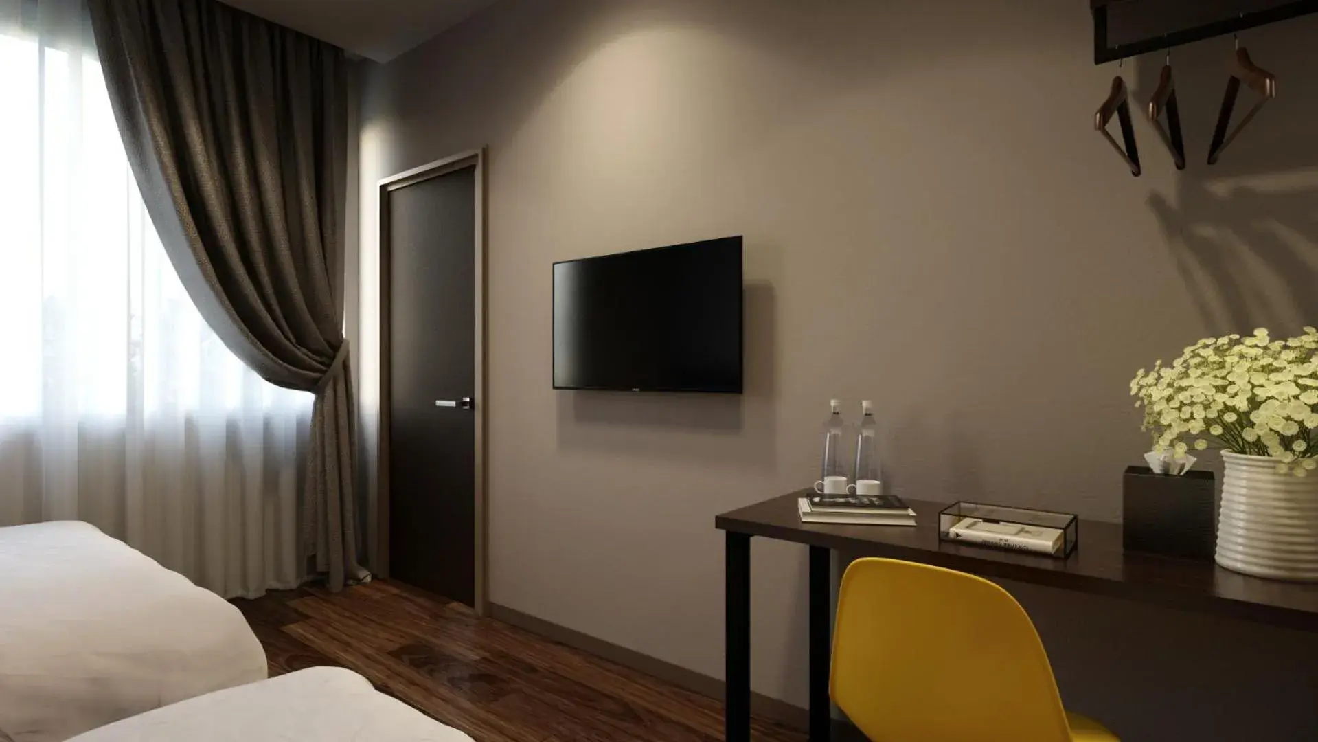 Bed, TV/Entertainment Center in The Square Hotel