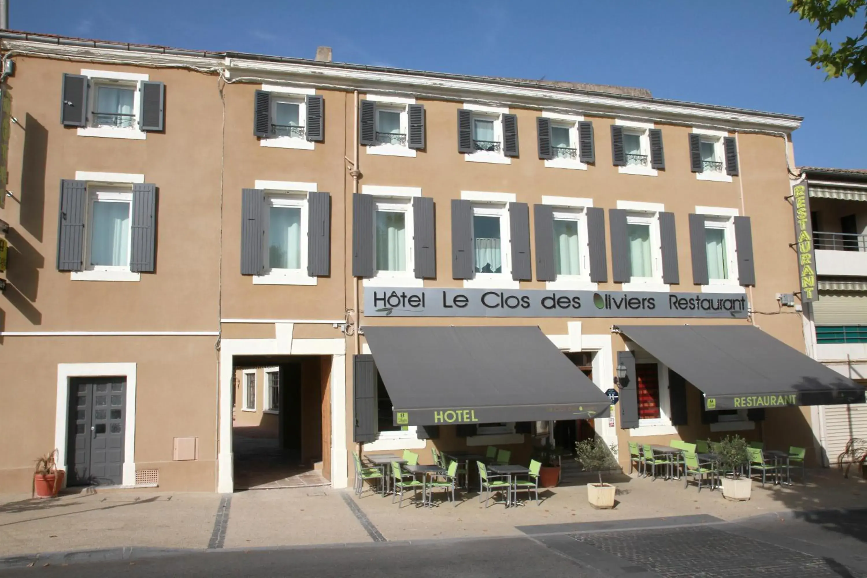 Property building in Logis Hotel Le Clos Des Oliviers Property building in Logis Hotel Le Clos Des Oliviers