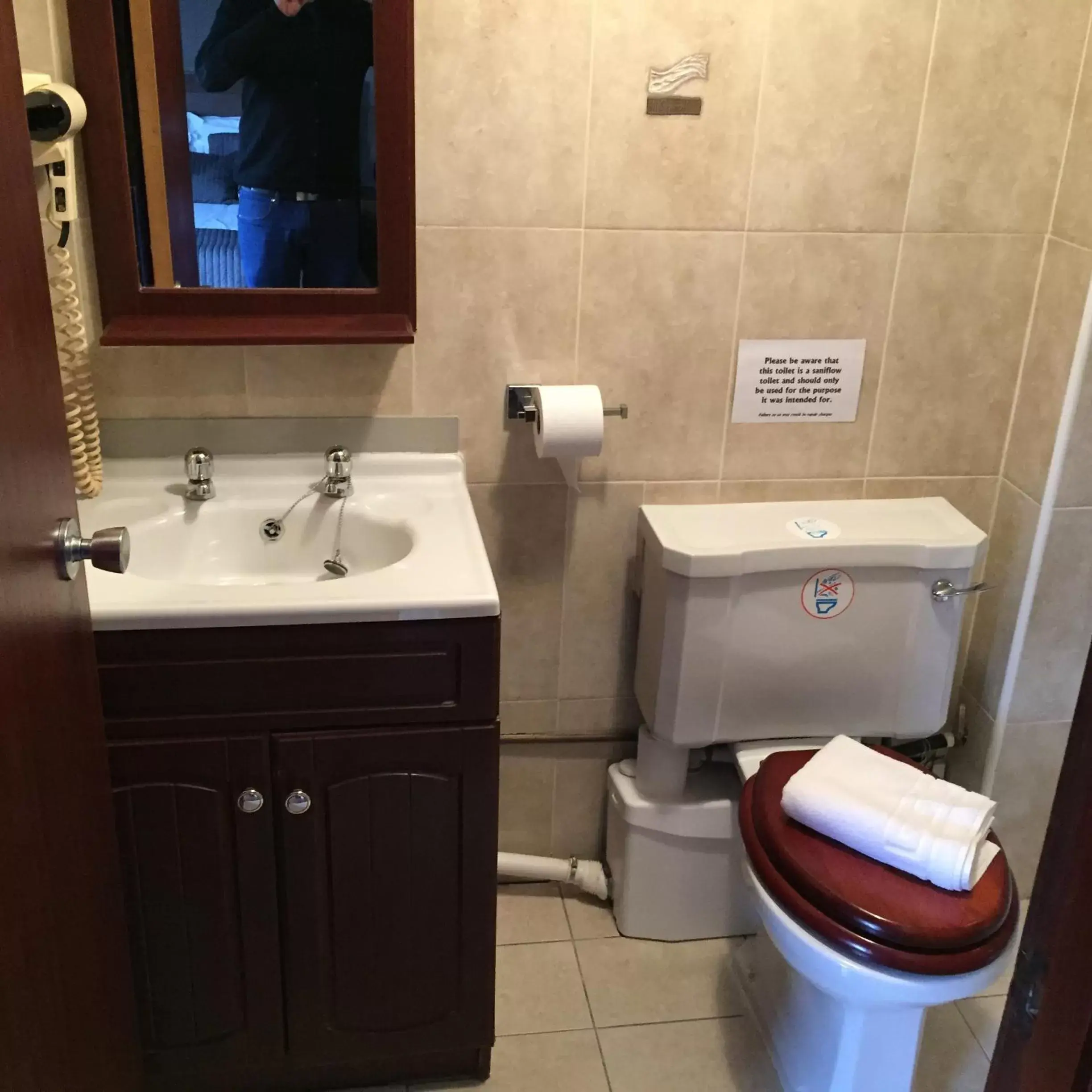 Bathroom in The Fullarton Park Hotel
