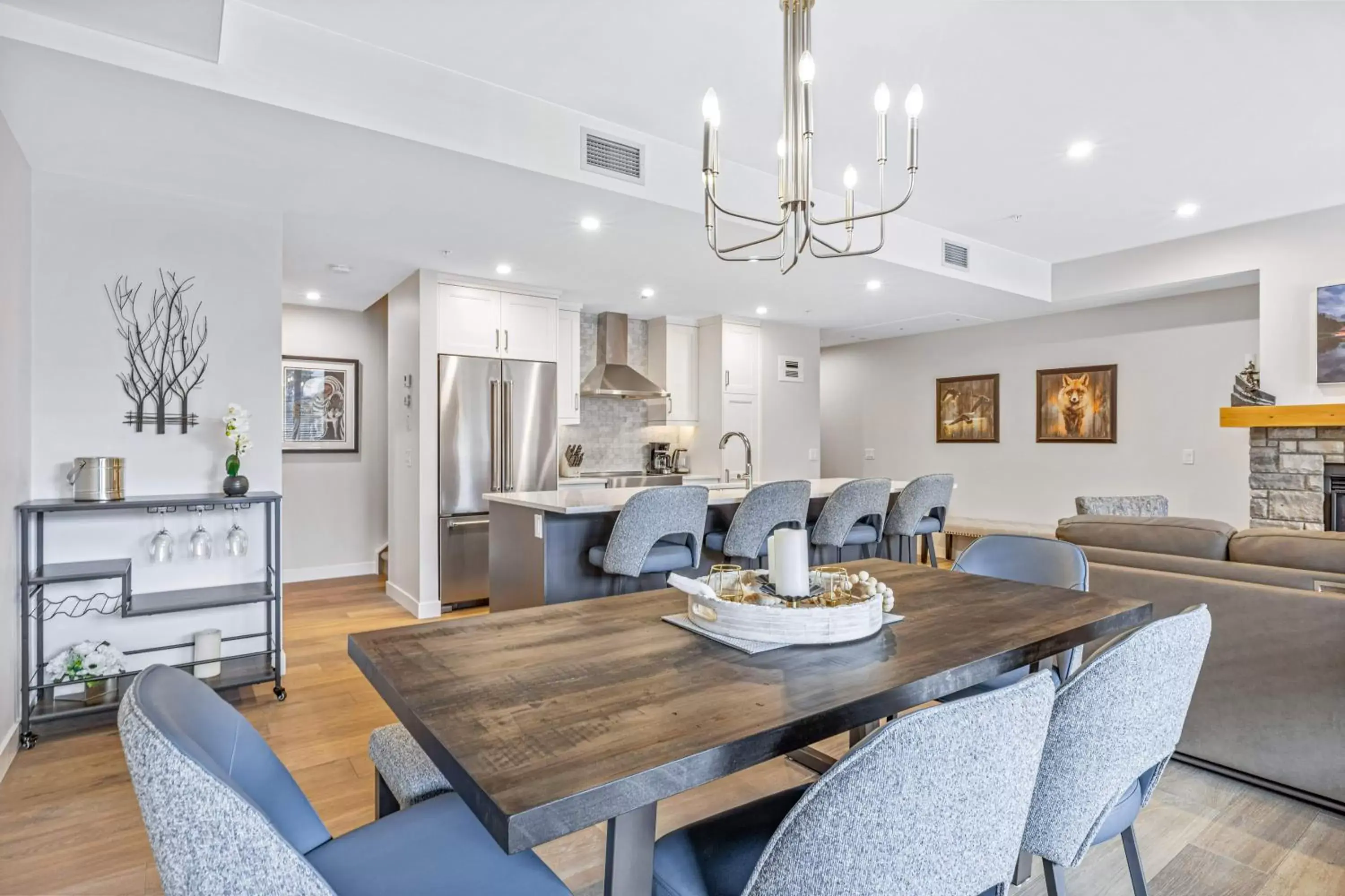 Dining Area in Tamarack Lodge by Spring Creek Vacations