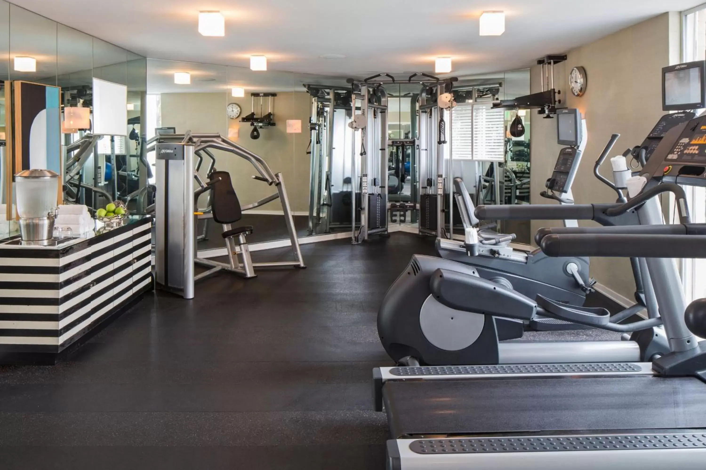 Fitness centre/facilities in Avalon Hotel Beverly Hills, a Member of Design Hotels Fitness centre/facilities in Avalon Hotel Beverly Hills, a Member of Design Hotels