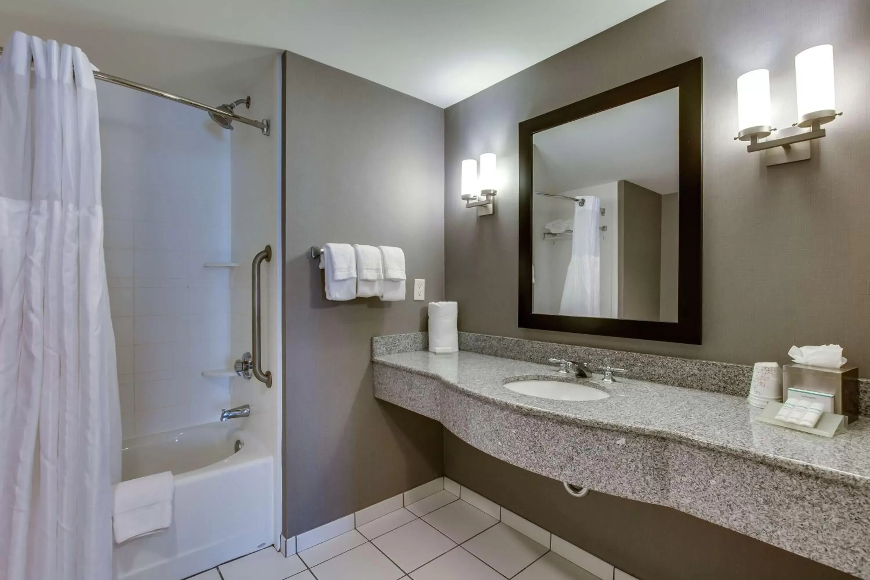 Bathroom in Hilton Garden Inn Louisville-Northeast