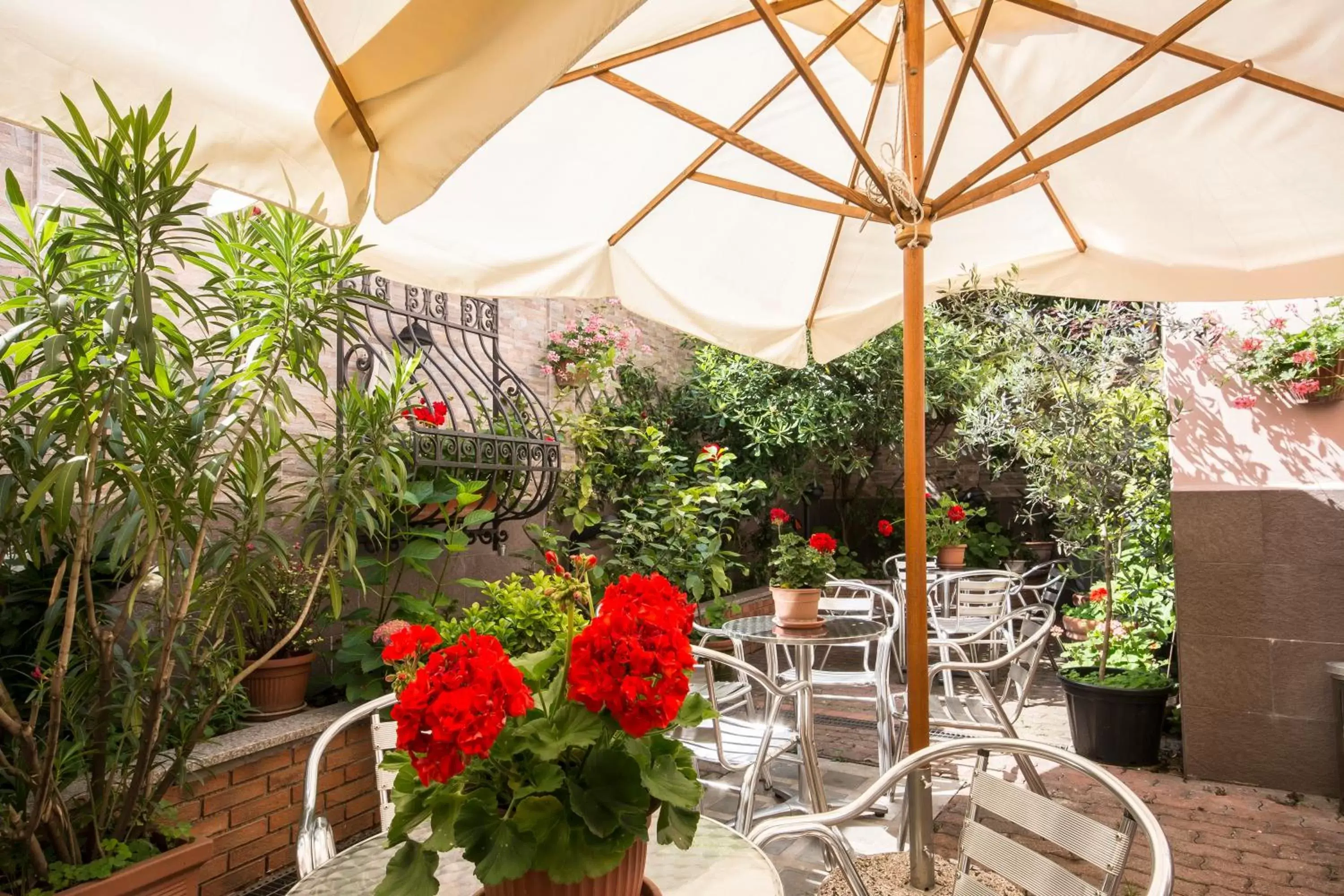 Patio in Hotel Vittoria