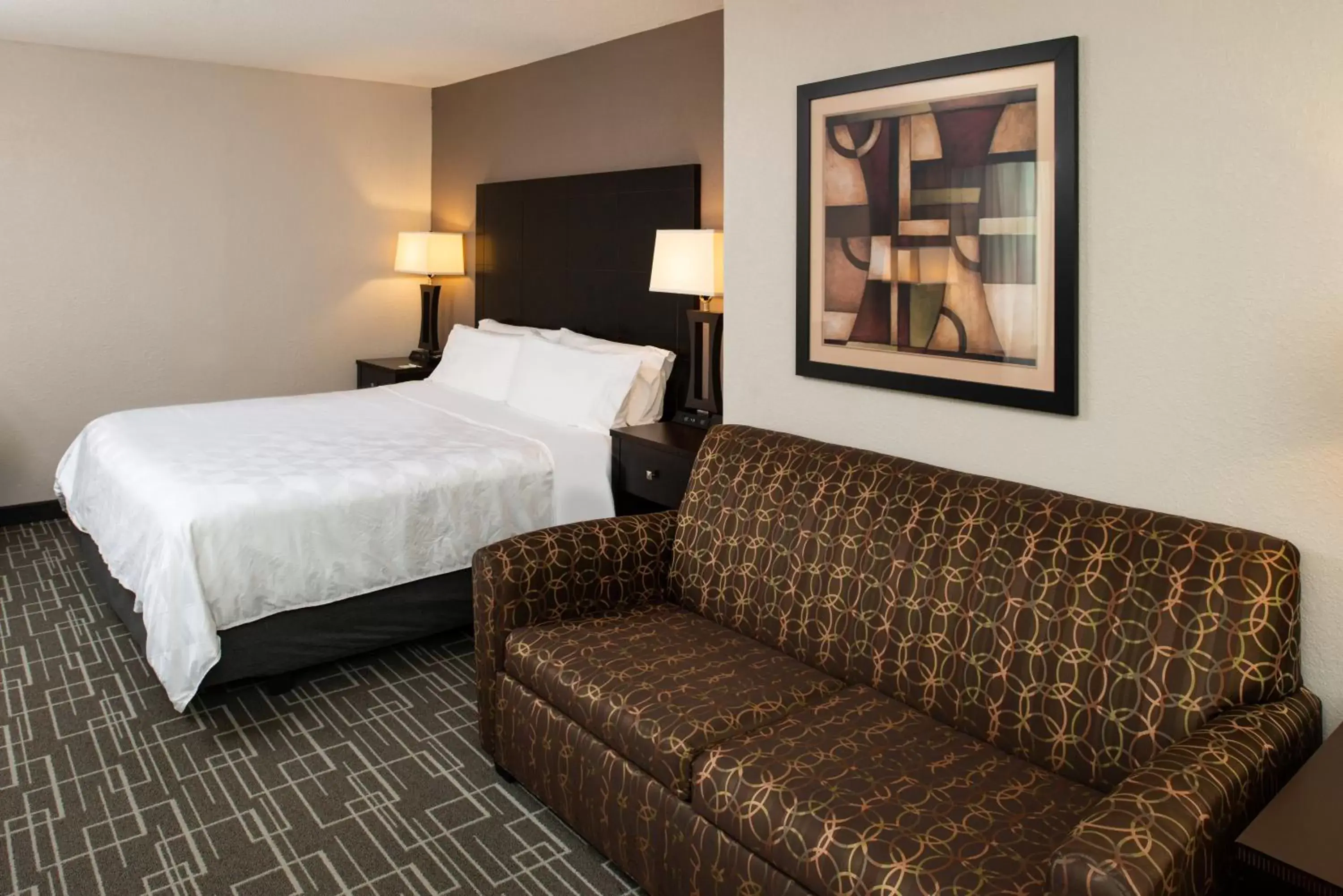 Photo of the whole room, Bed in Holiday Inn Charlotte Center City, an IHG Hotel