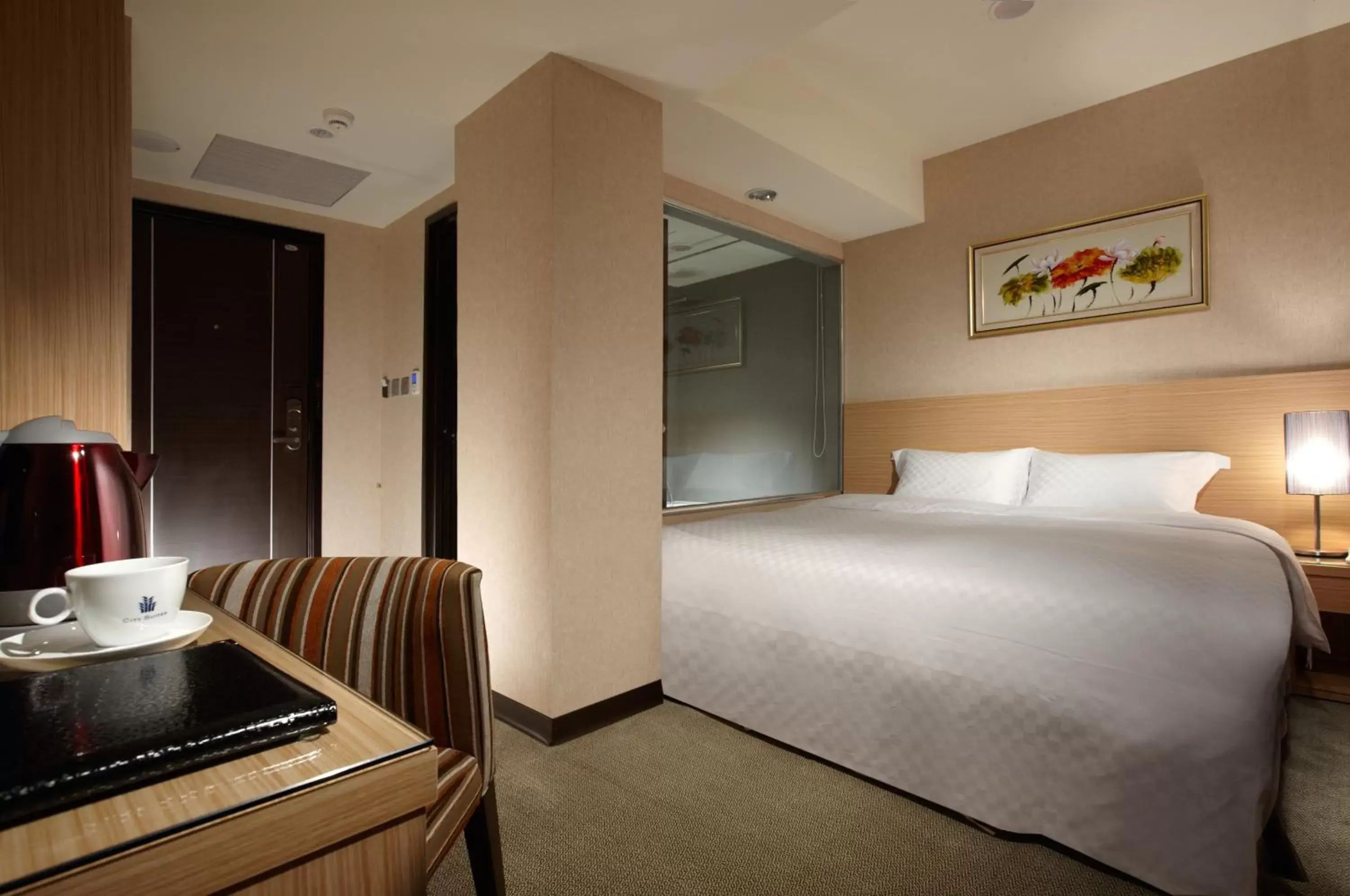 Bed in The Metro Hotel Taichung