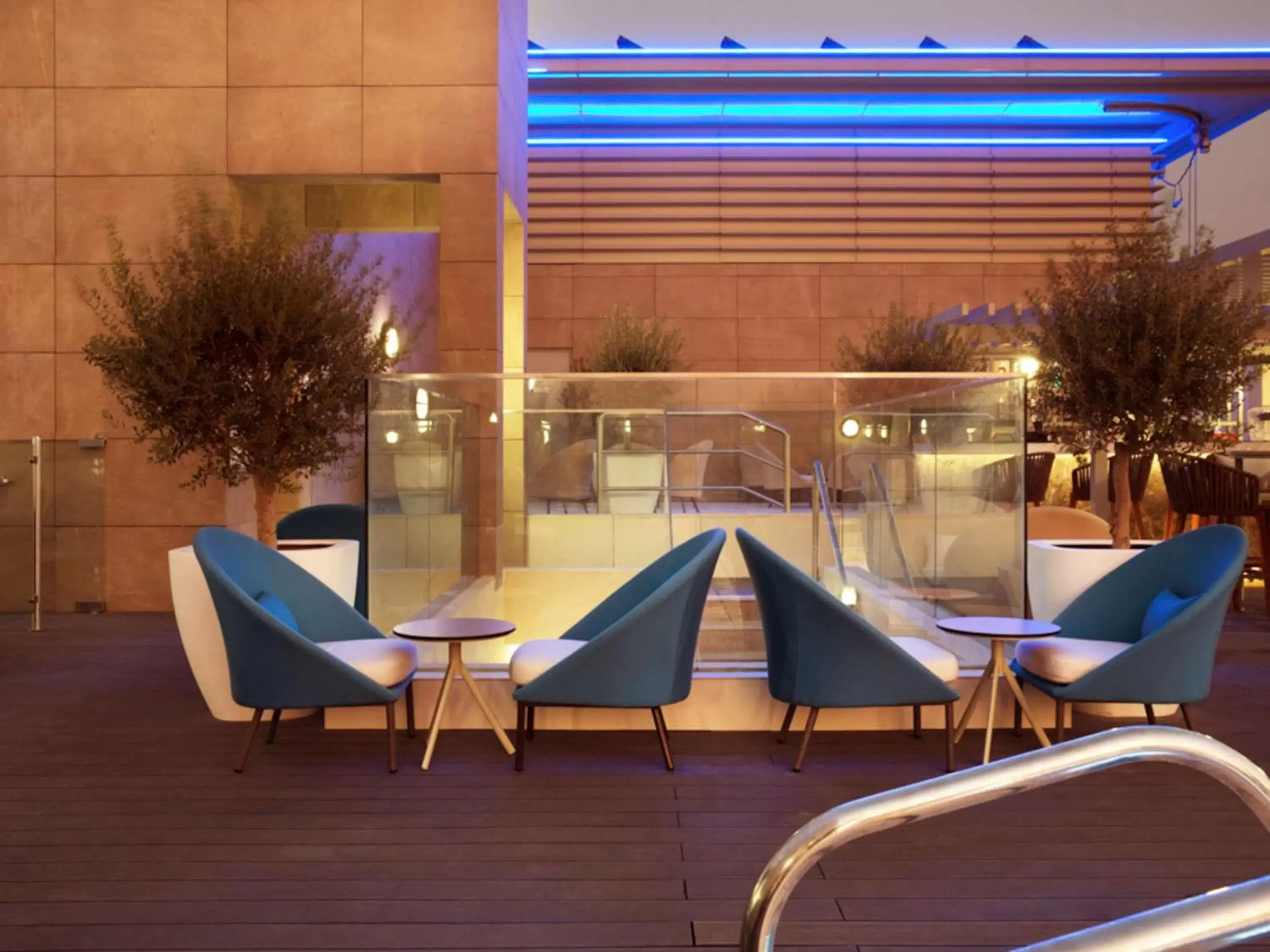 Lounge or bar, Swimming Pool in Novotel Bur Dubai - Healthcare City