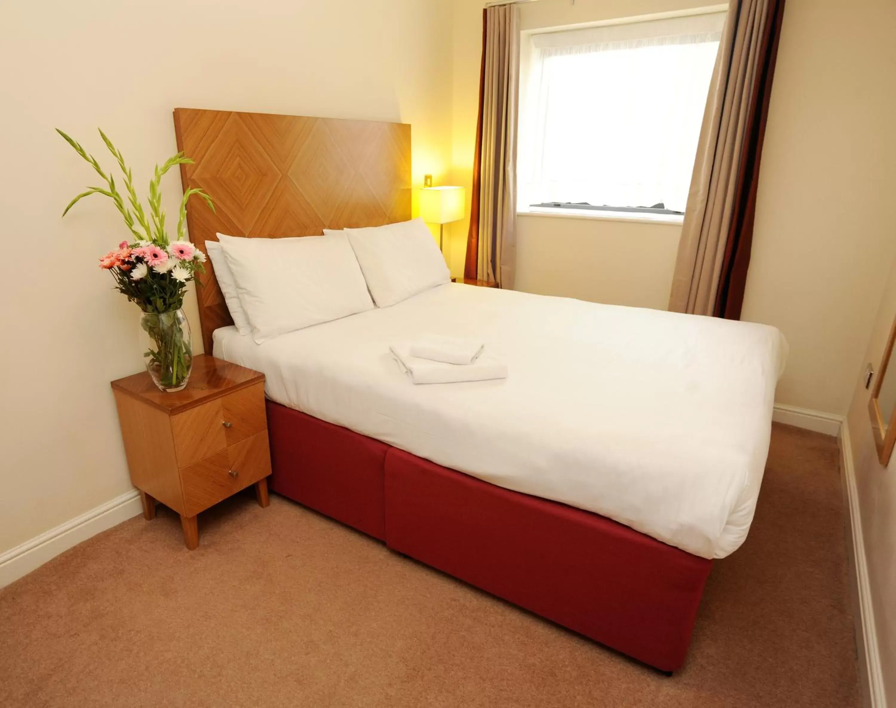 Bedroom, Bed in PREMIER SUITES Bristol Redcliffe