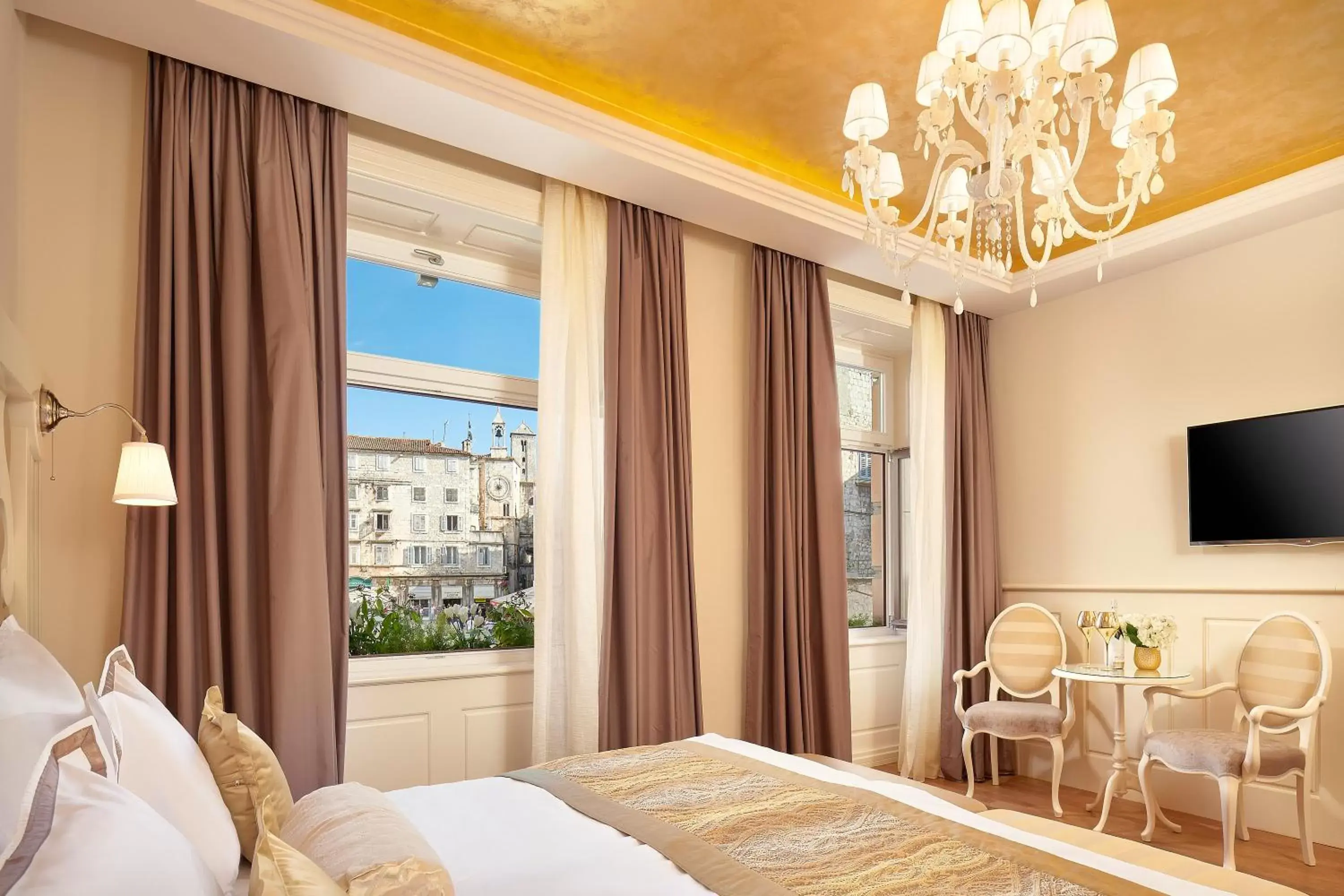 Luxury Double or Twin Room with City View in Piazza Heritage Hotel