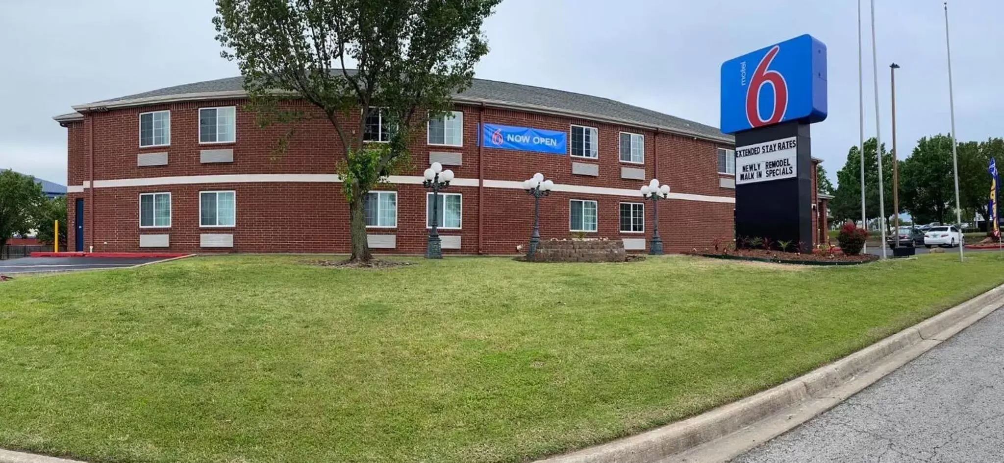 Property building in Motel 6 Tulsa, Ok - Central Property building in Motel 6 Tulsa, Ok - Central