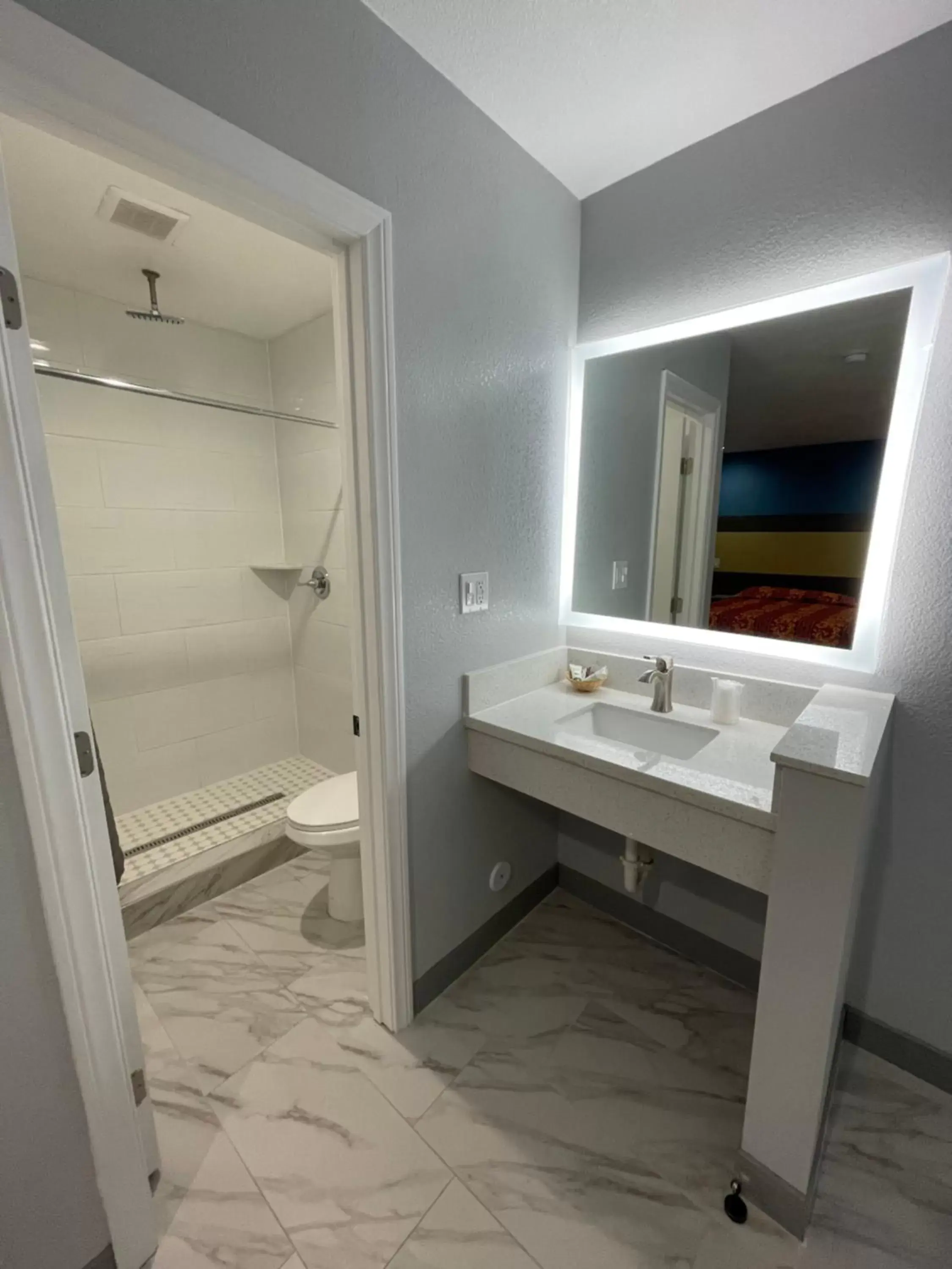 Bathroom in Casa Bell Motel, Los Angeles - LAX Airport