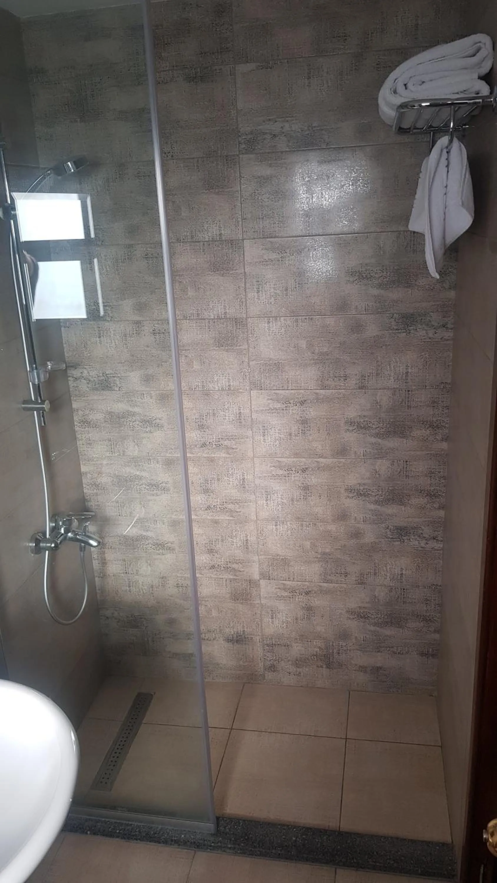 Shower in Green Plaza Inn '''Business &Families Only'''