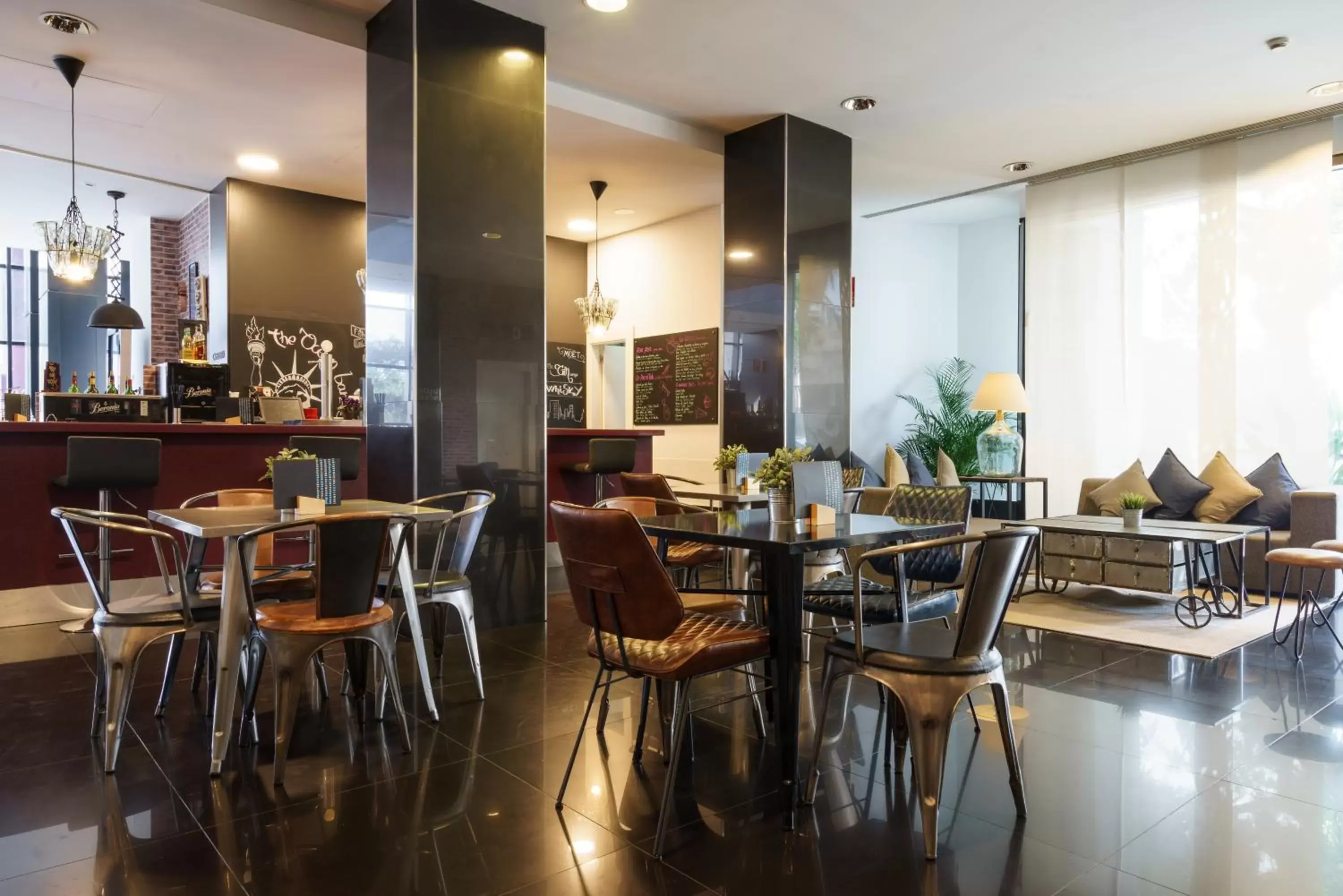Lounge or bar, Restaurant/Places to Eat in Vincci Málaga