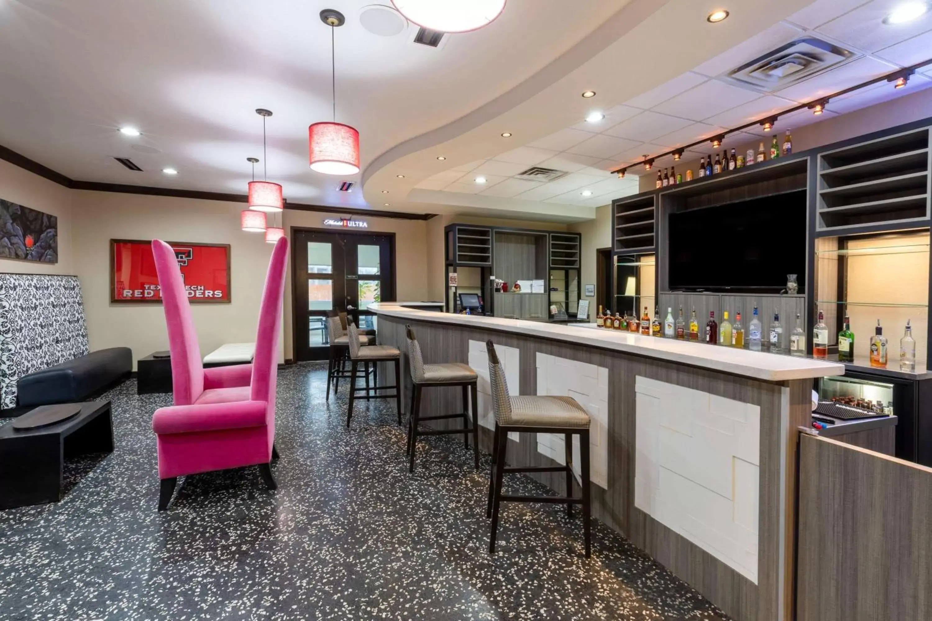 Lounge or bar in Hawthorn Suites by Wyndham Lubbock
