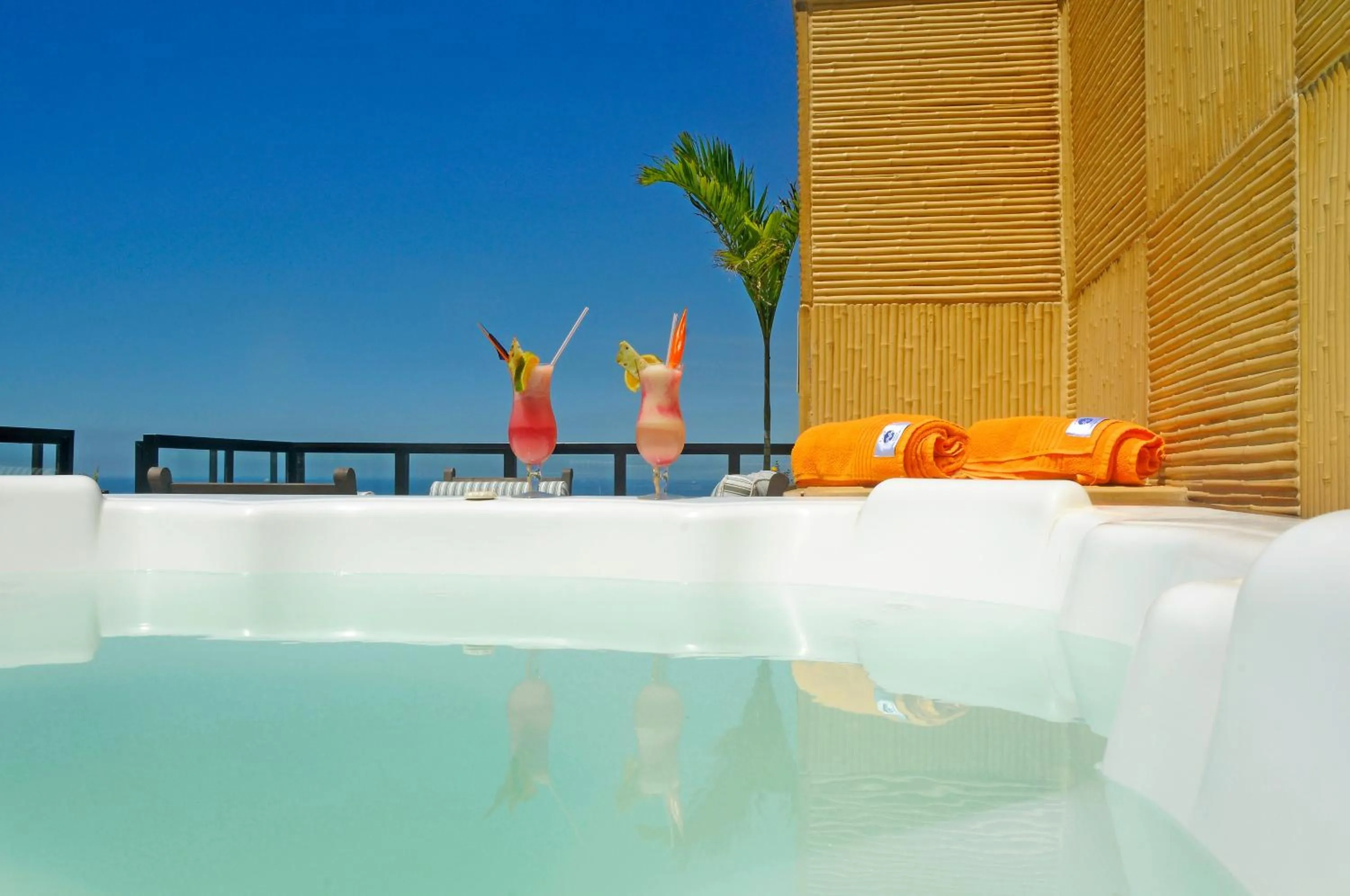 Swimming pool in Oceano Copacabana Hotel