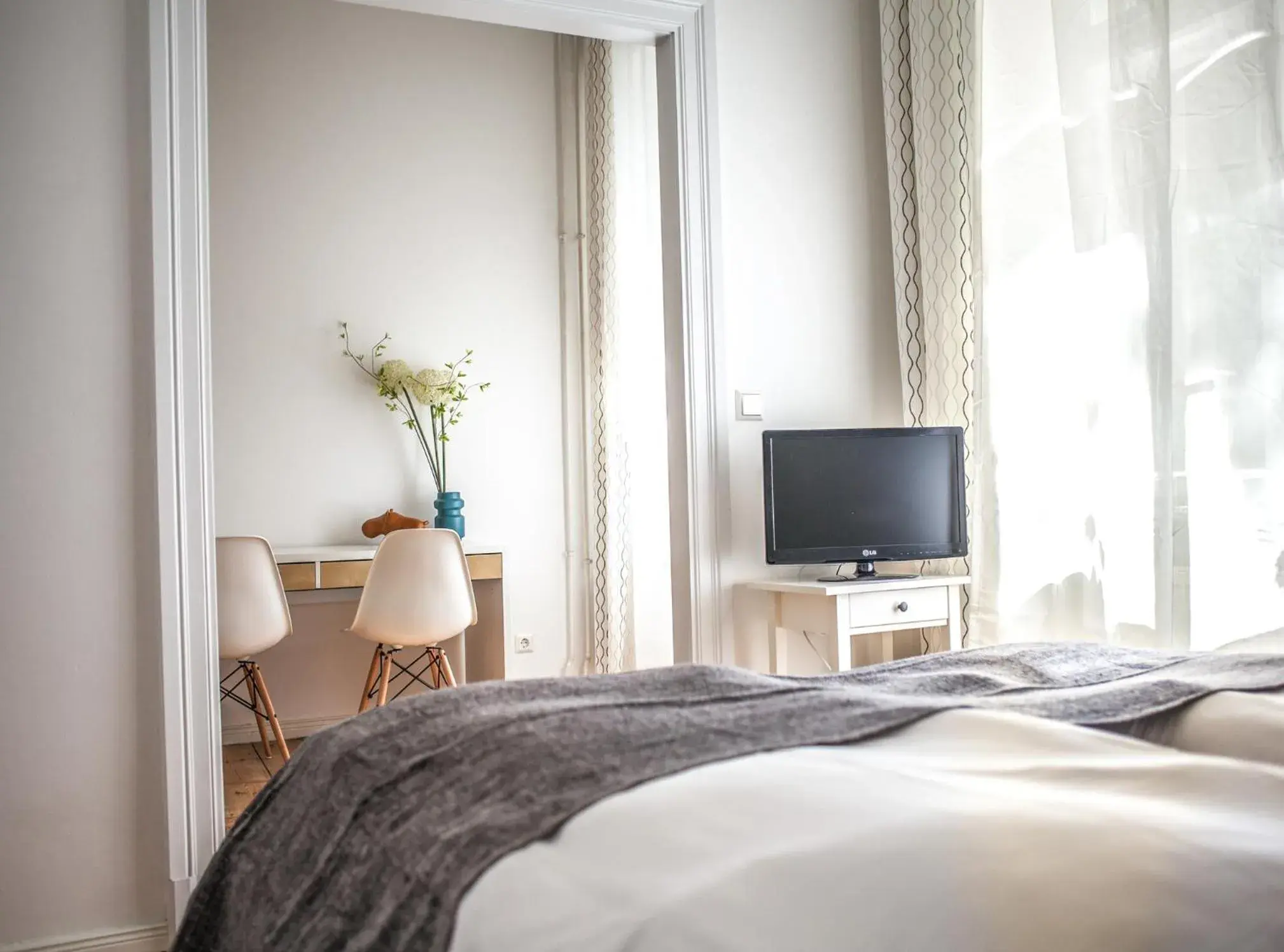 Bed, TV/Entertainment Center in Pension Absolut Berlin