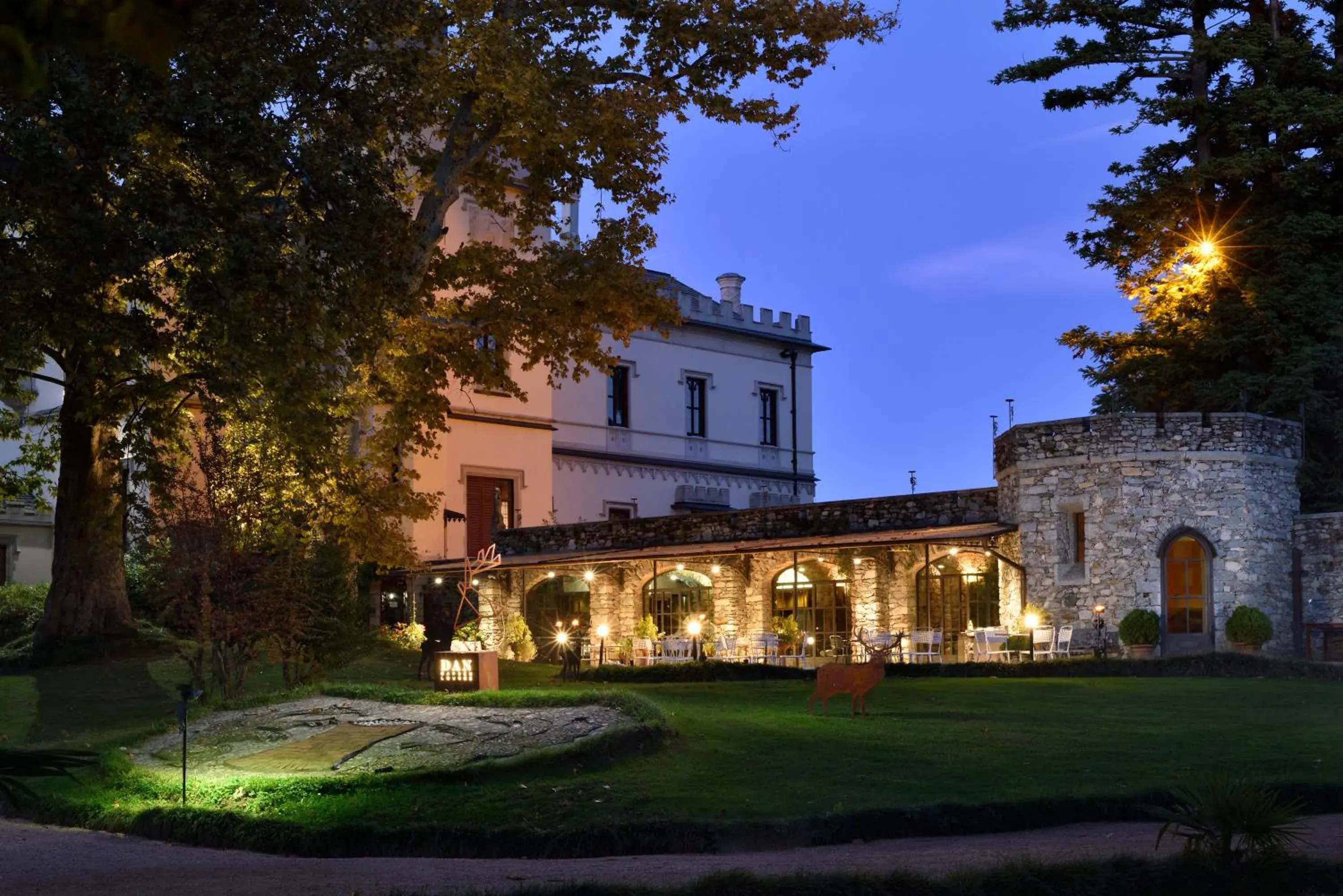 Restaurant/places to eat, Property Building in Castello Dal Pozzo Hotel