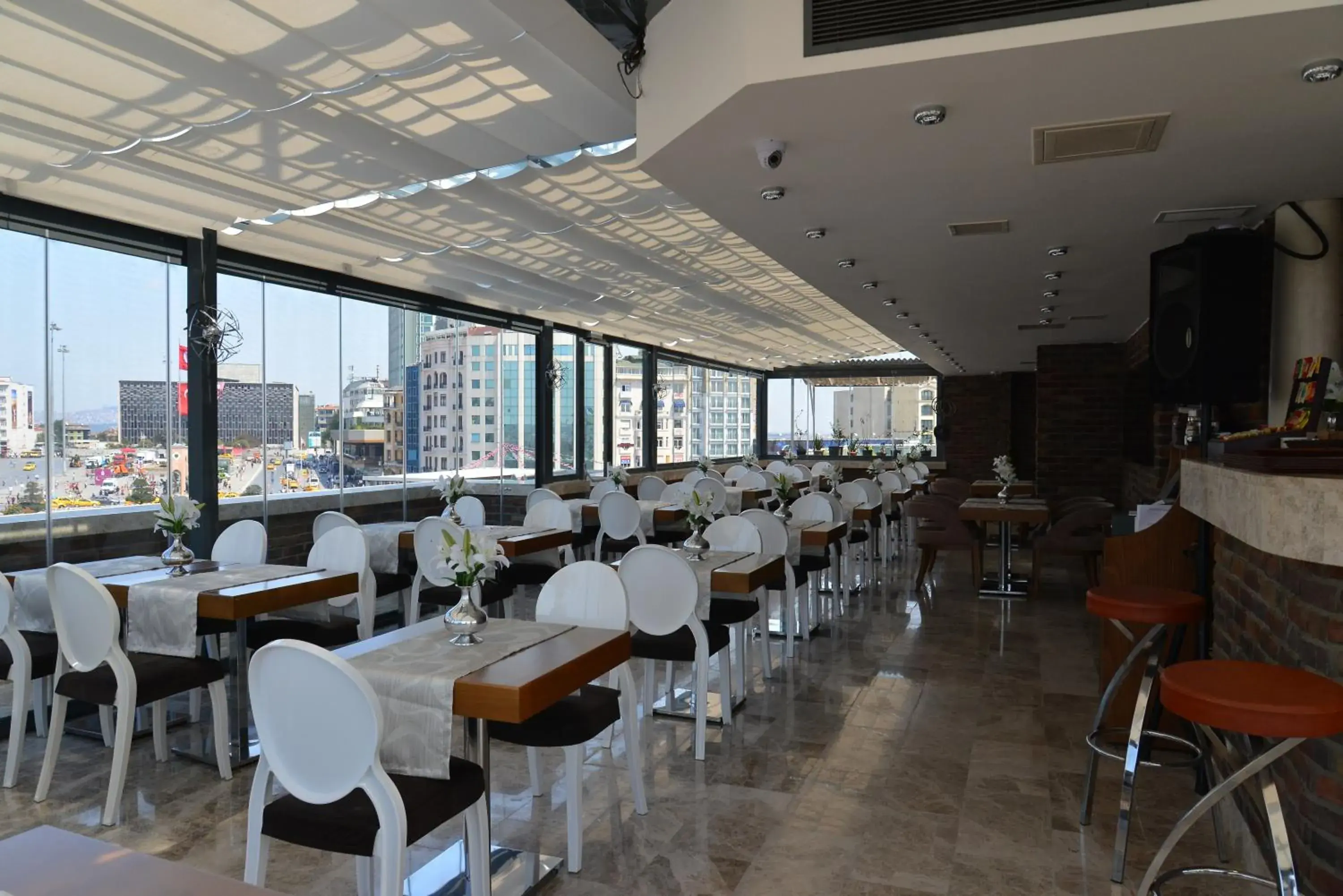 Shower, Restaurant/Places to Eat in Taksim Line Hotel