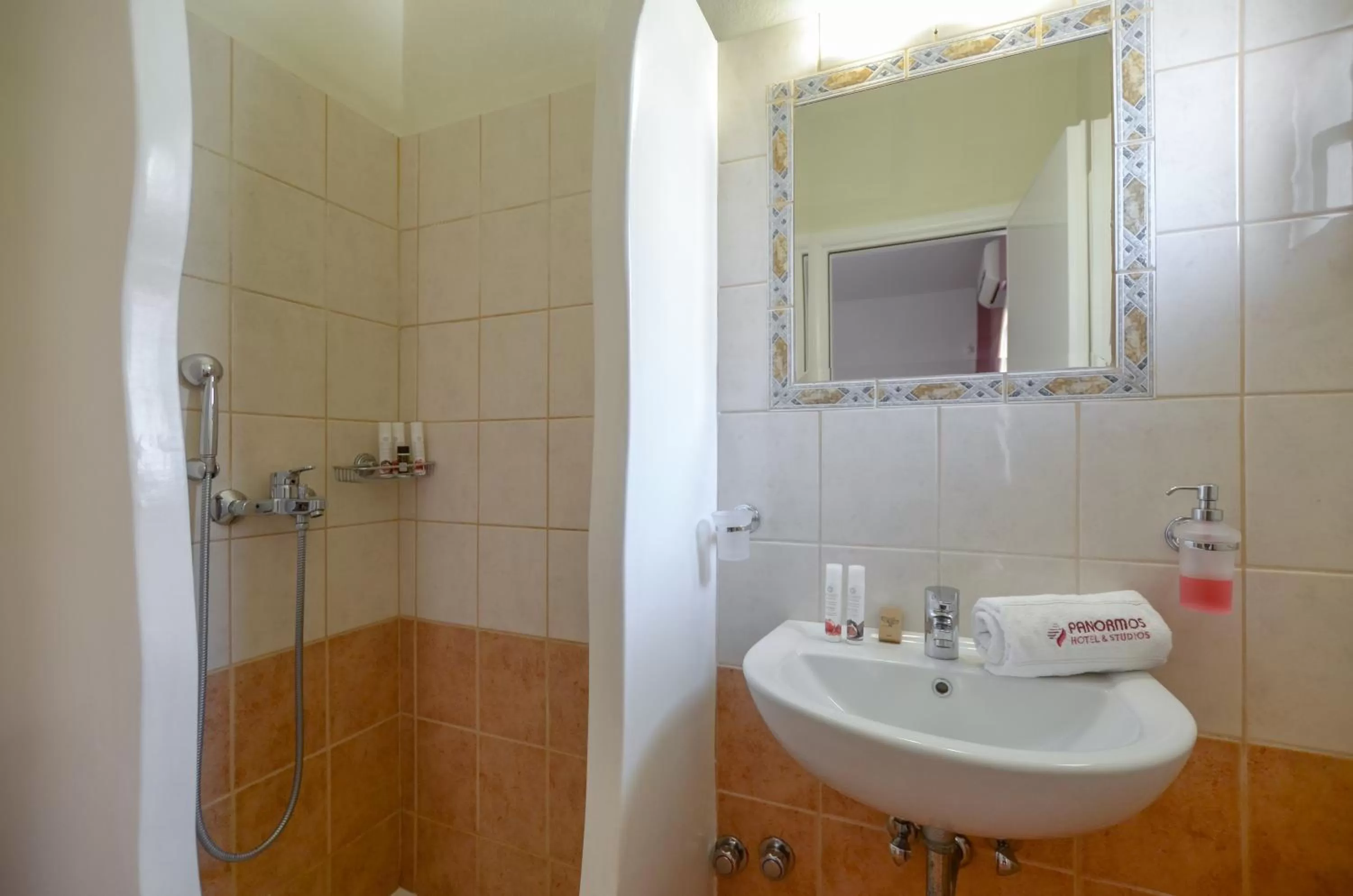 Bathroom in Panormos Hotel and Studios