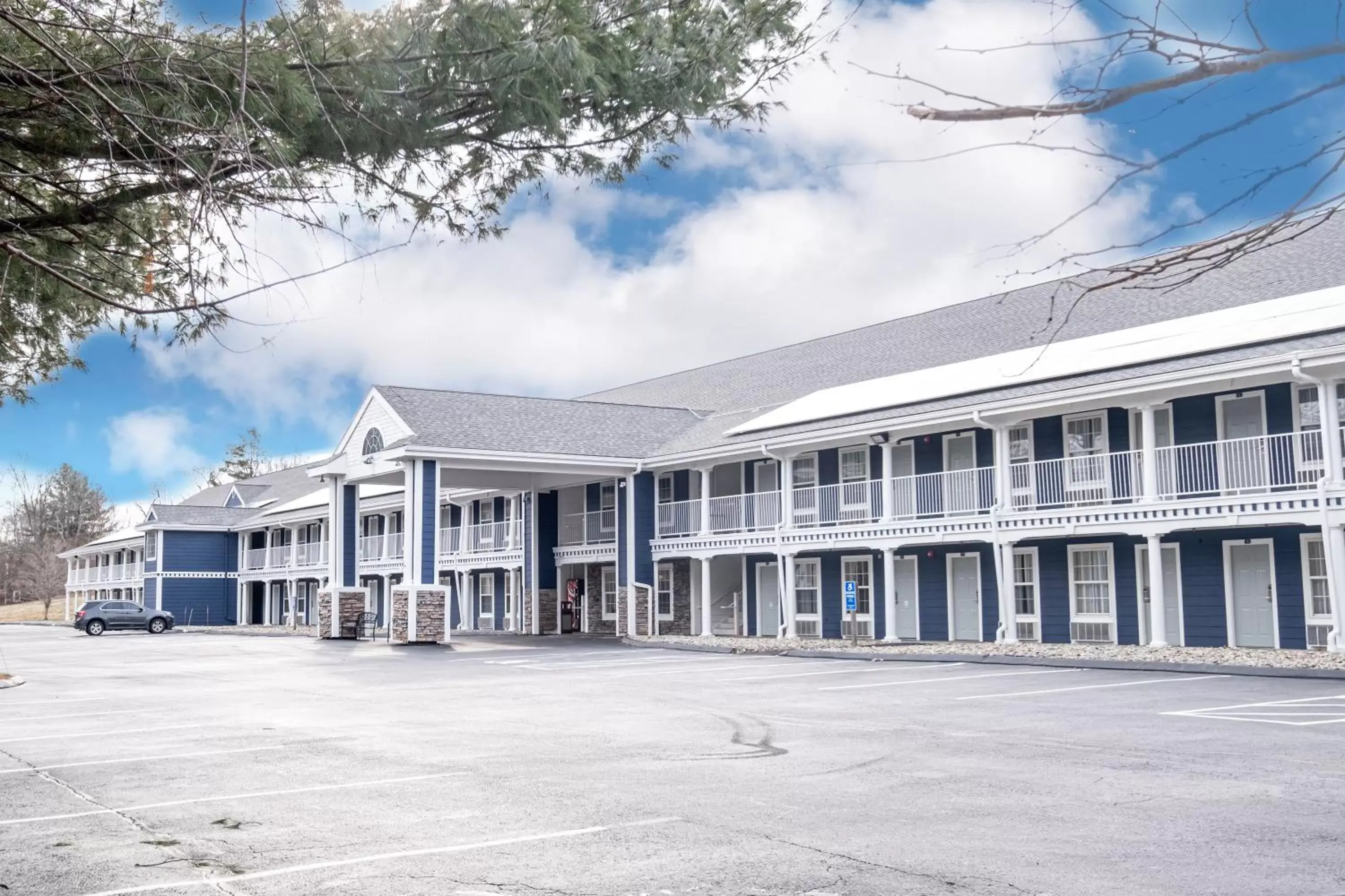 Property building in Hilltop Inn & Suites, near Foxwoods Casino Property building in Hilltop Inn & Suites, near Foxwoods Casino