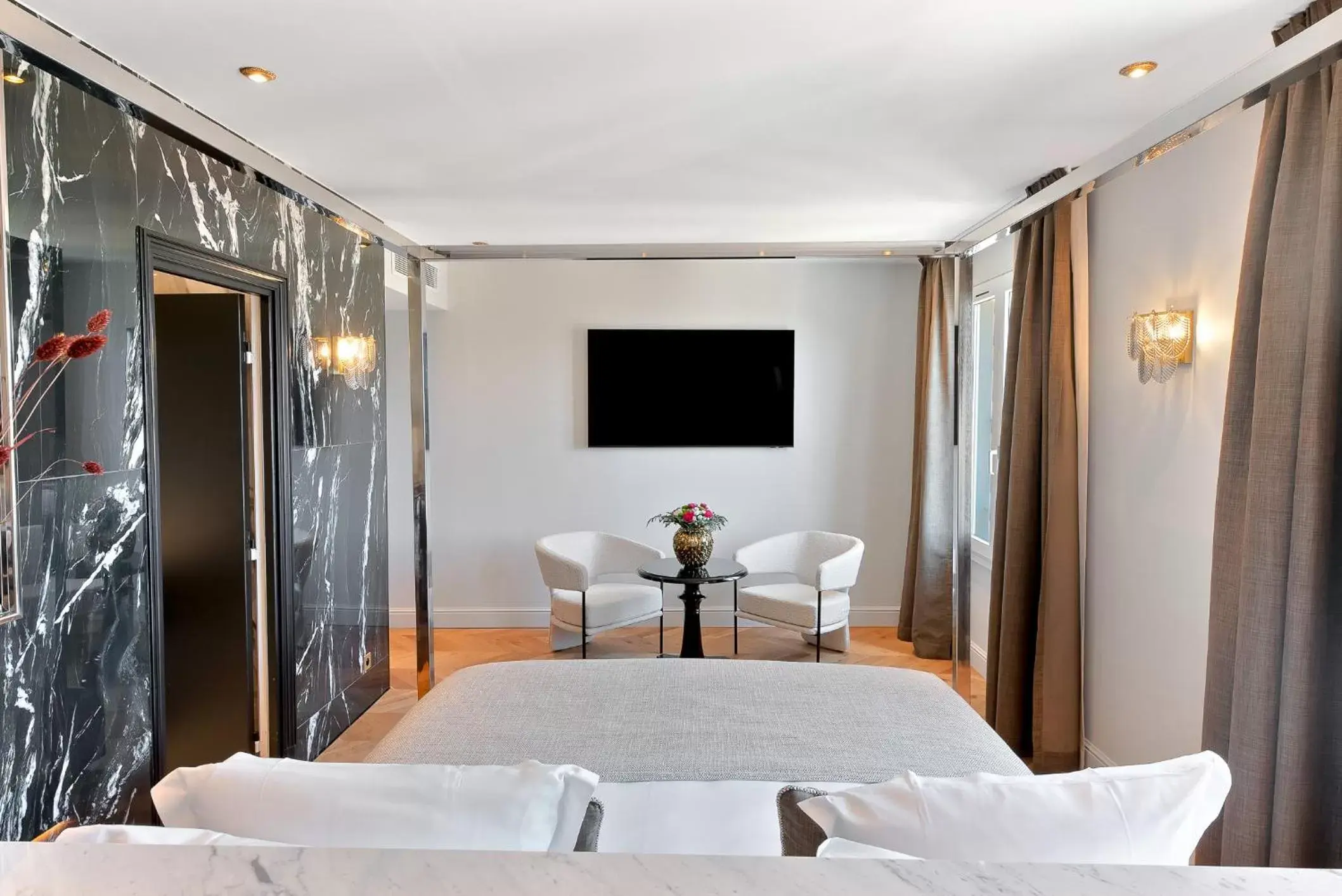 Photo of the whole room, TV/Entertainment Center in Hotel San Carlu Citadelle Ajaccio