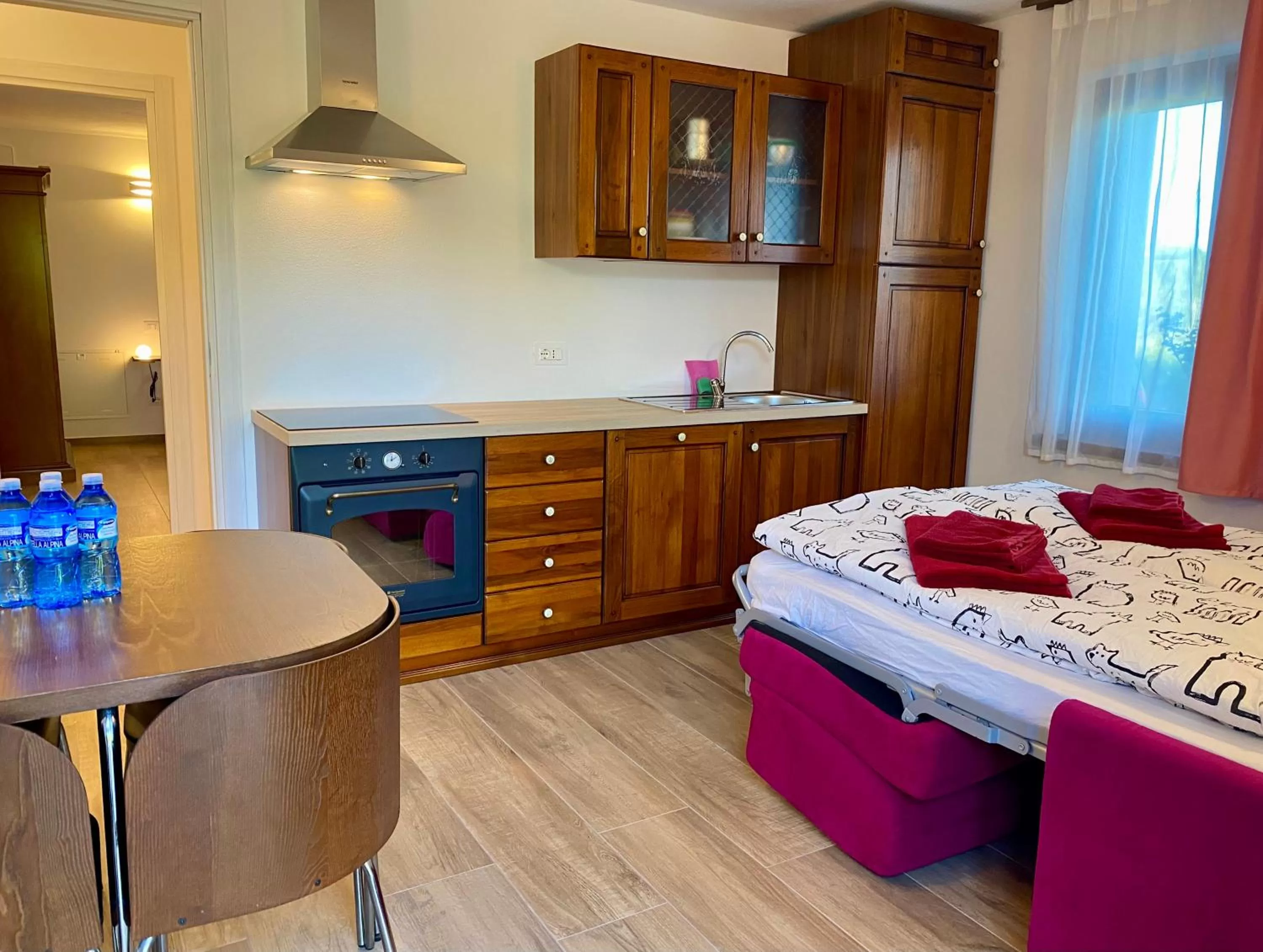 kitchen, Bed in Villa Vigneto