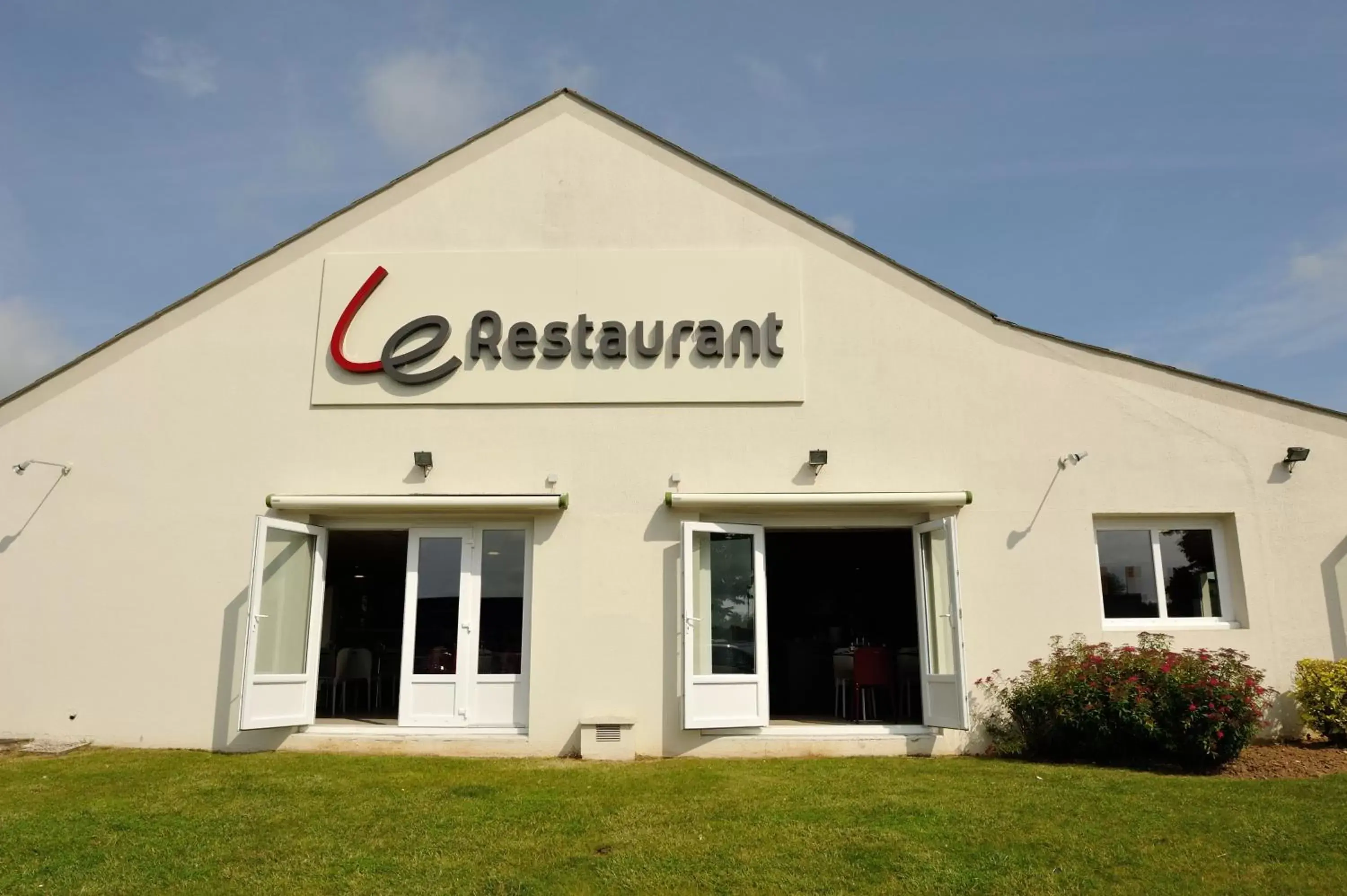 Facade/entrance, Property Building in Campanile Saint Quentin