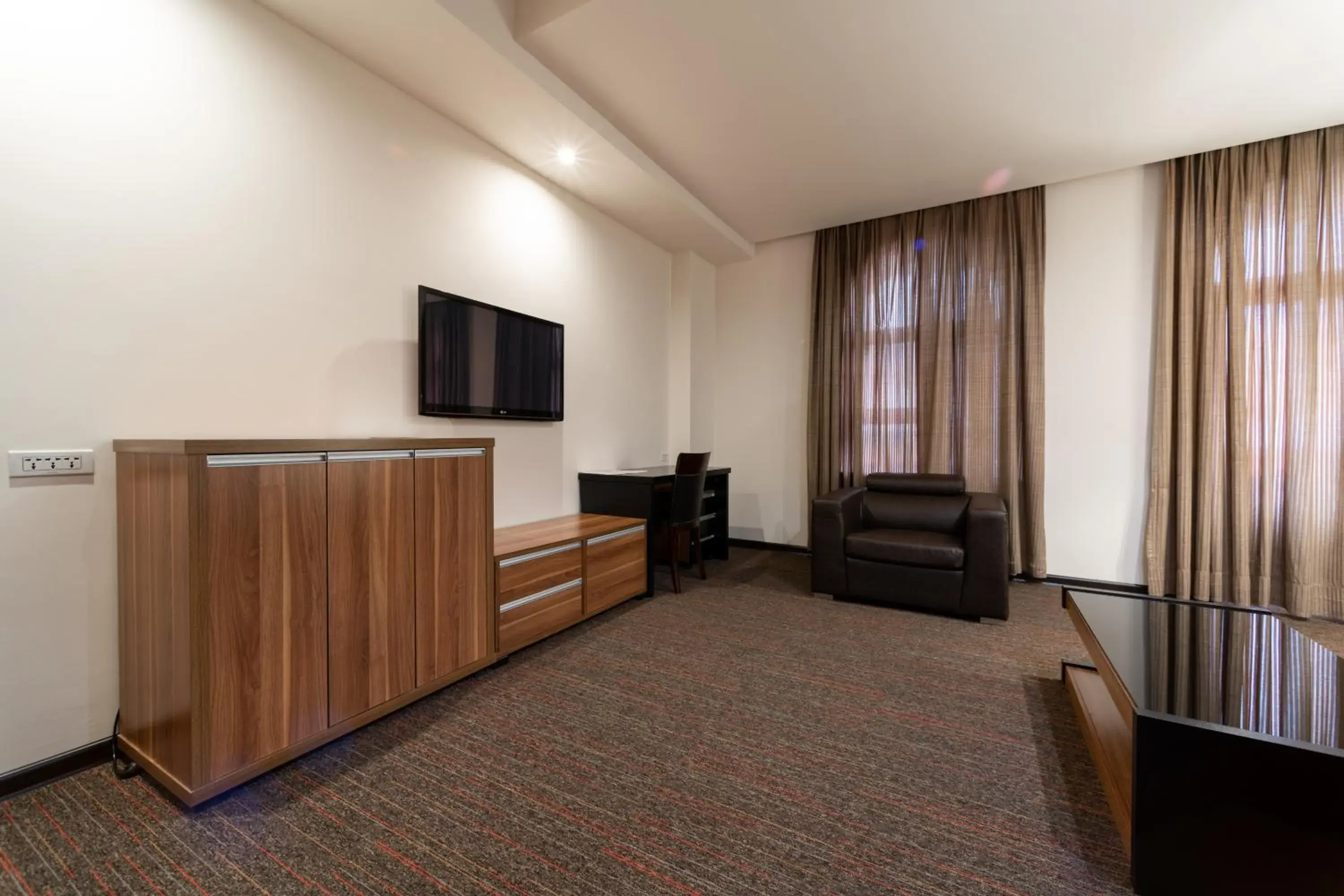 Seating area, TV/Entertainment Center in Bass Boutique Hotel