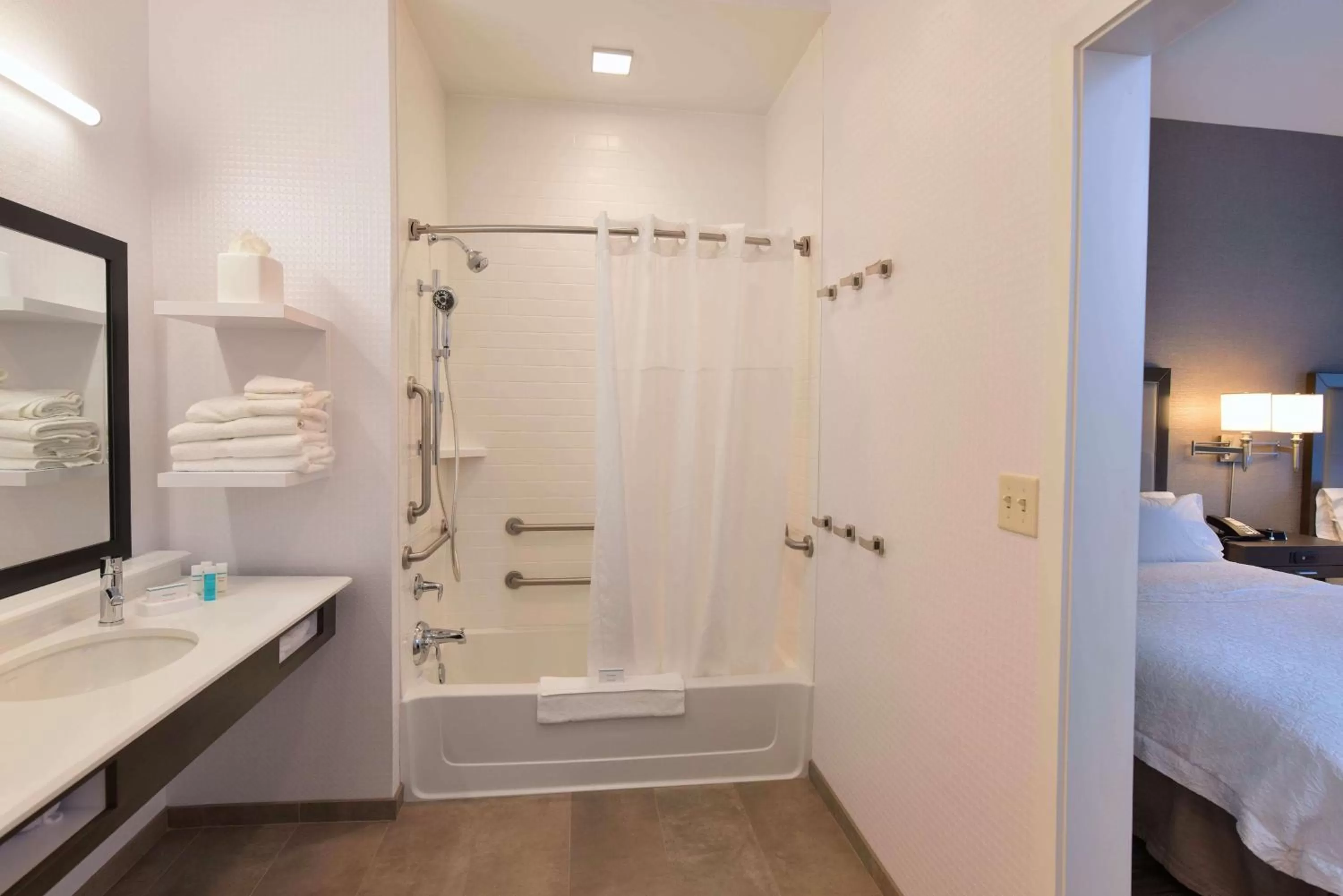 Bathroom, Bed in Hampton Inn and Suites at Wisconsin Dells Lake Delton