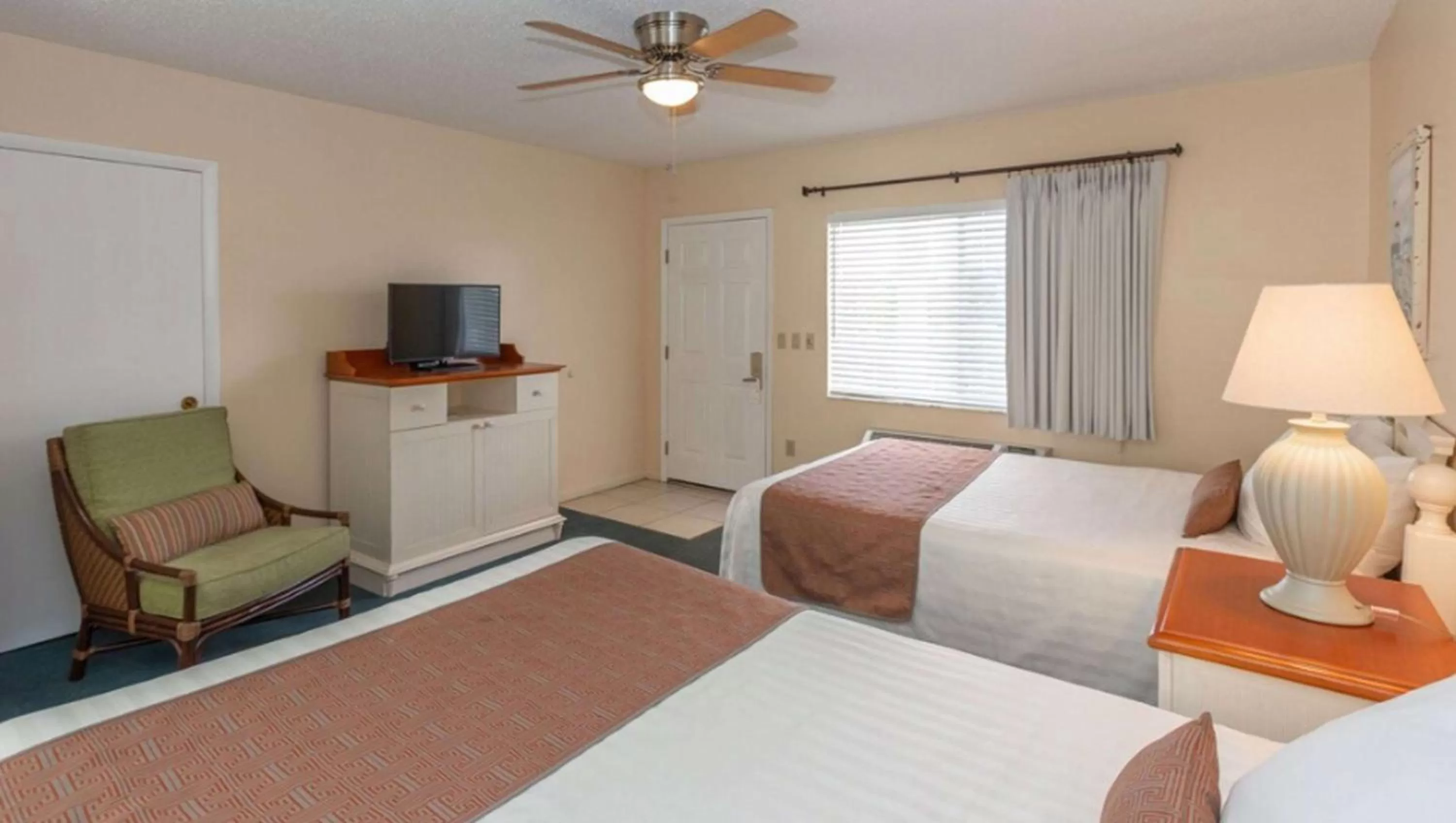 Photo of the whole room, Bed in Belleair Beach Resort Motel