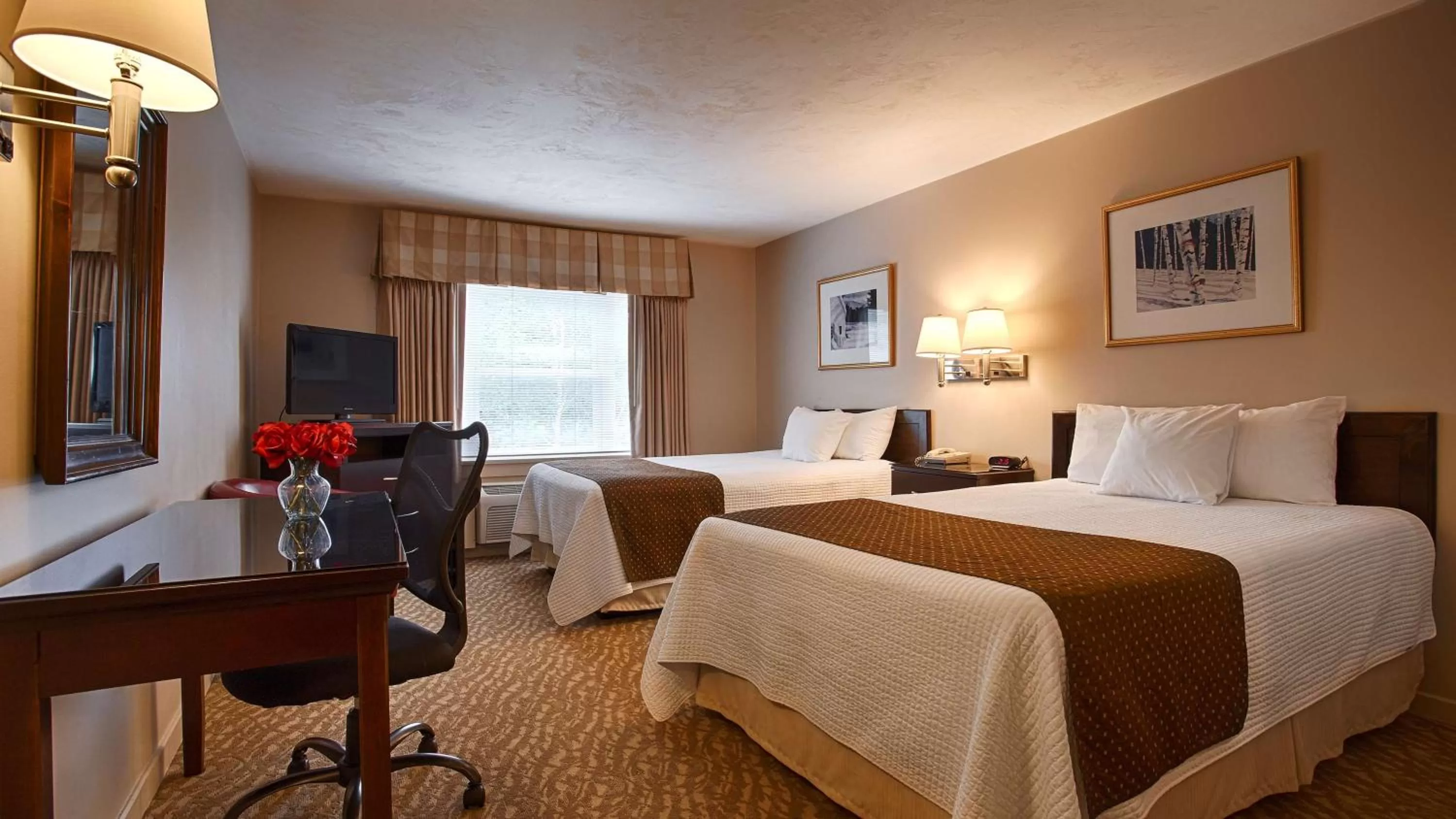 Photo of the whole room, Bed in Silver Fox Inn