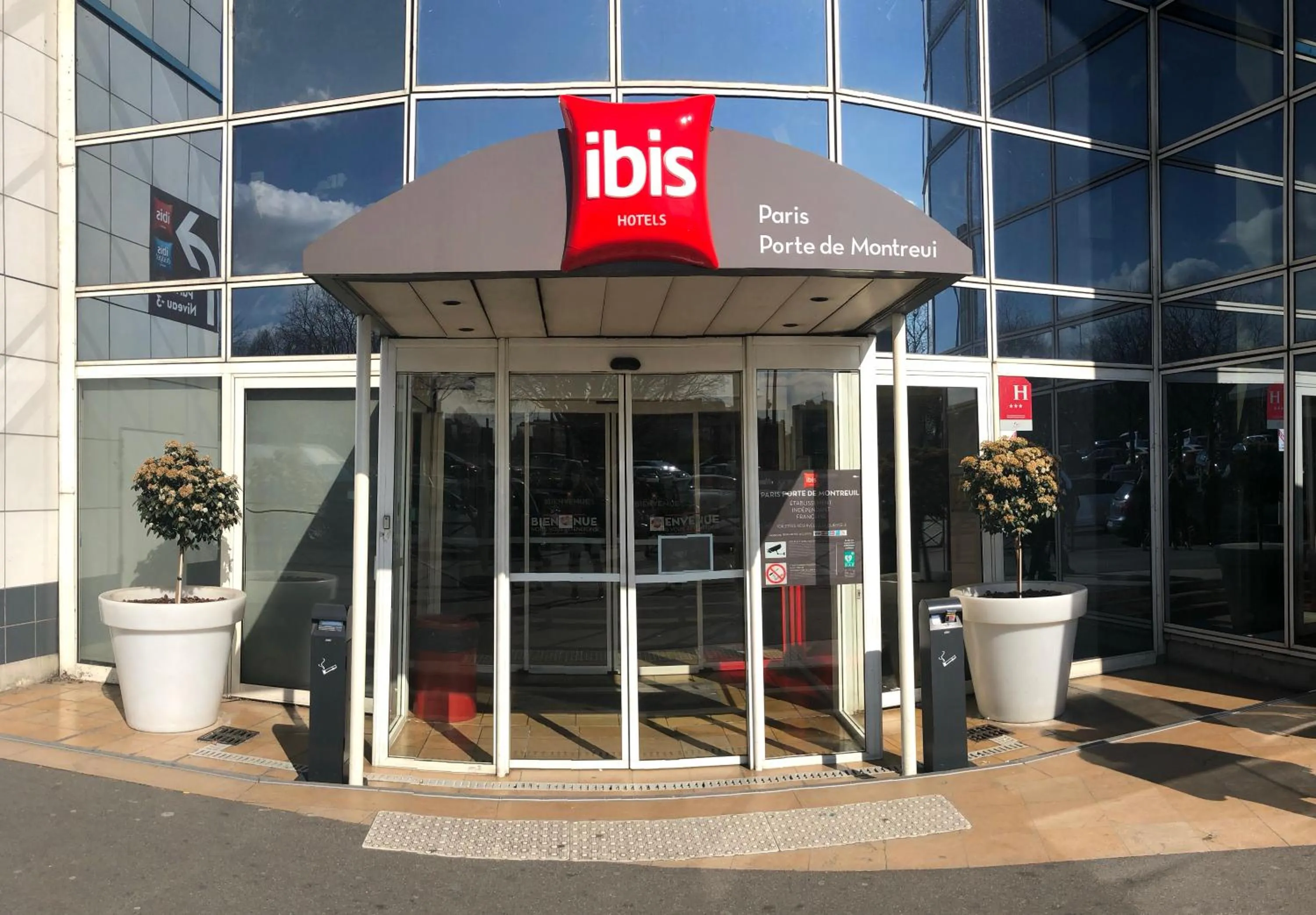 Facade/entrance in ibis Paris Porte de Montreuil