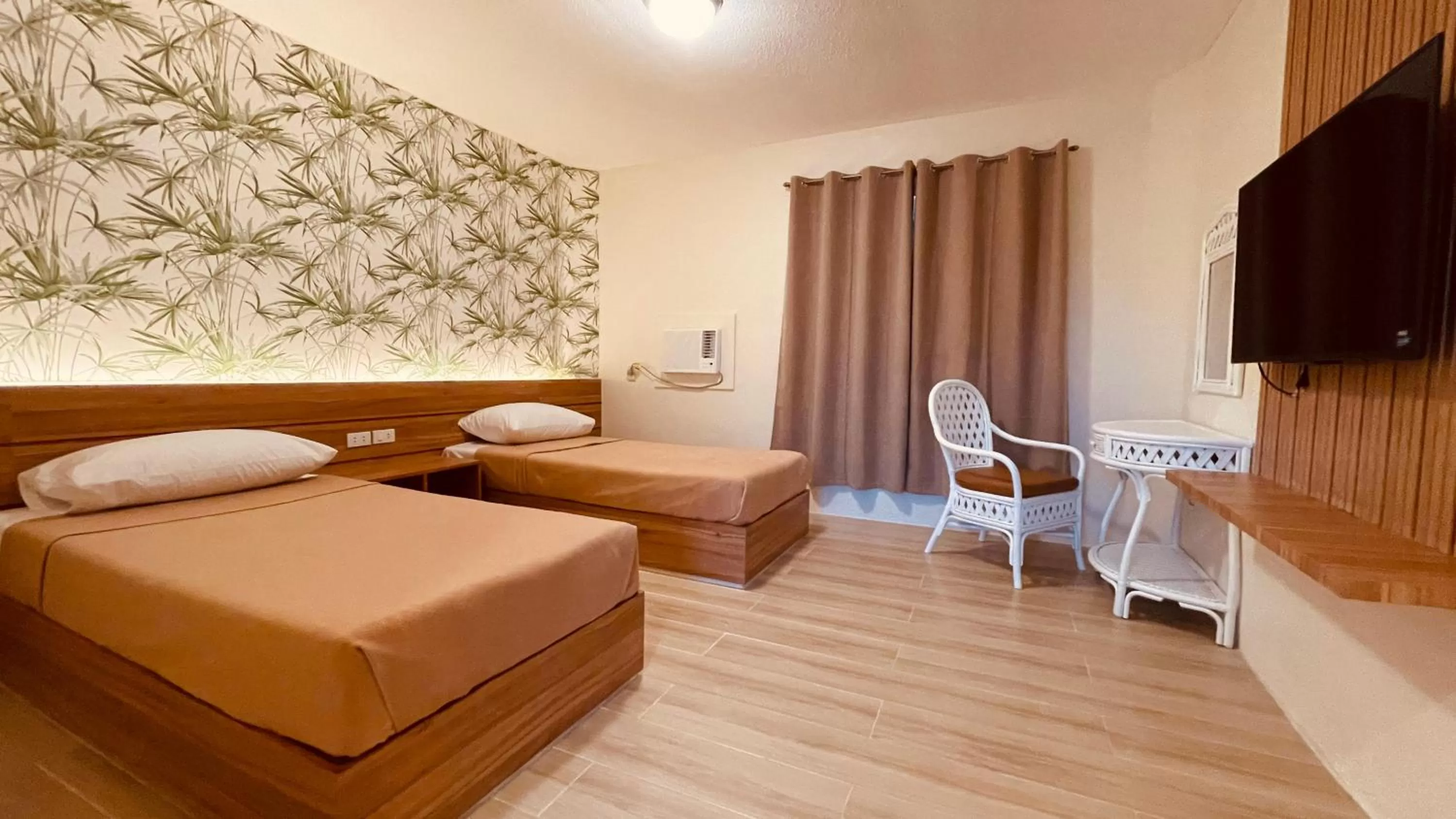 Photo of the whole room, Bed in Red Knight Gardens