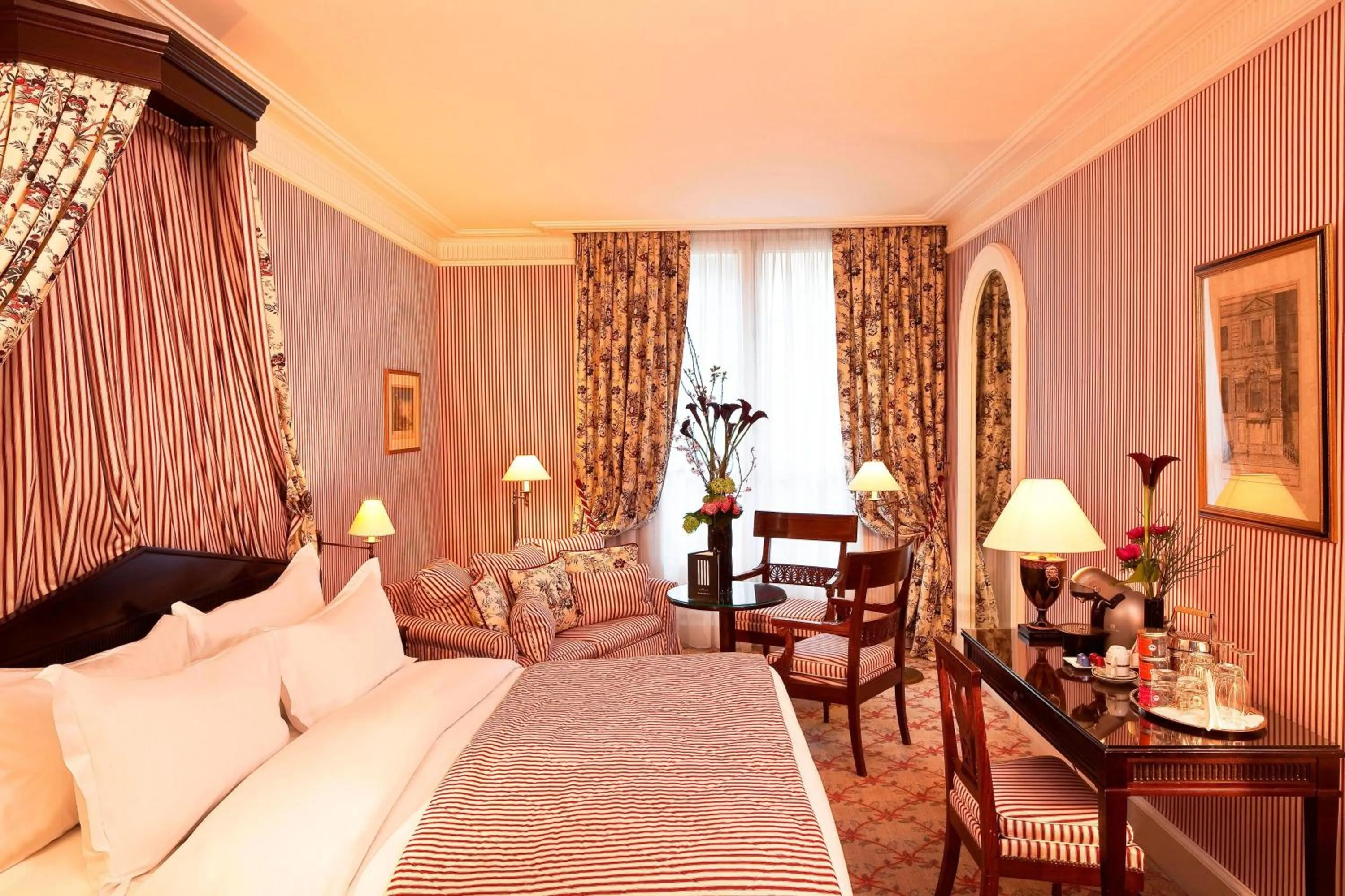 Photo of the whole room, Bed in Le Dokhan's Paris Arc de Triomphe, a Tribute Portfolio Hotel