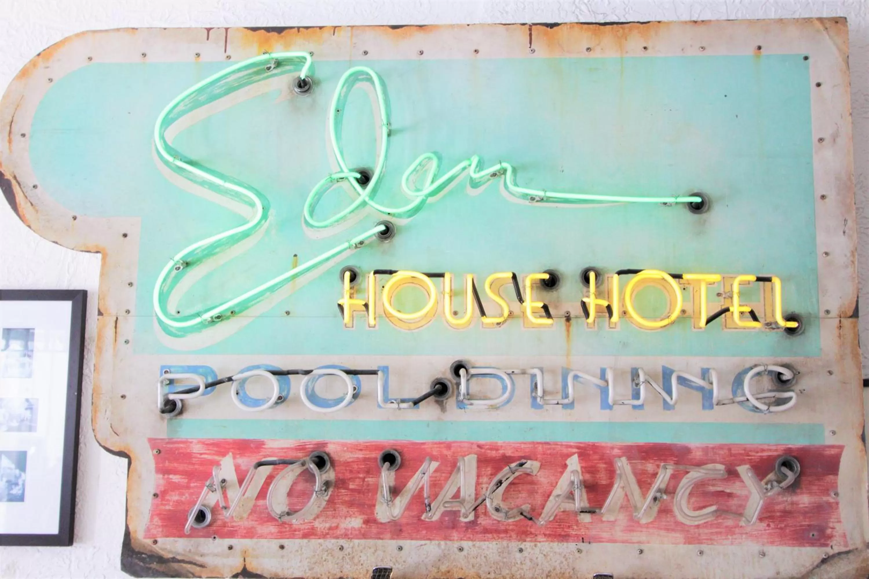 Logo/Certificate/Sign in Eden House