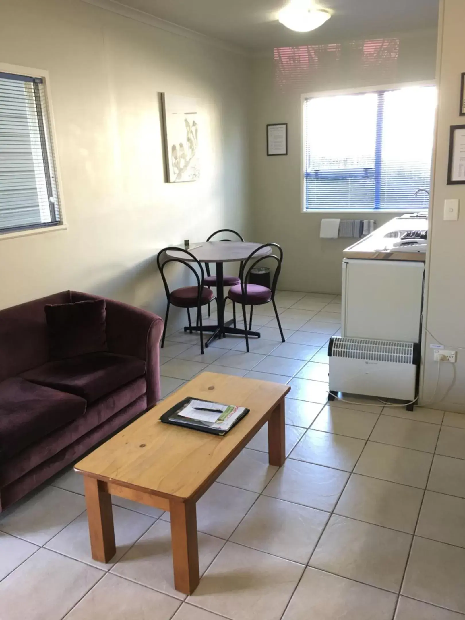 Kitchen or kitchenette, Seating Area in Aldan Lodge