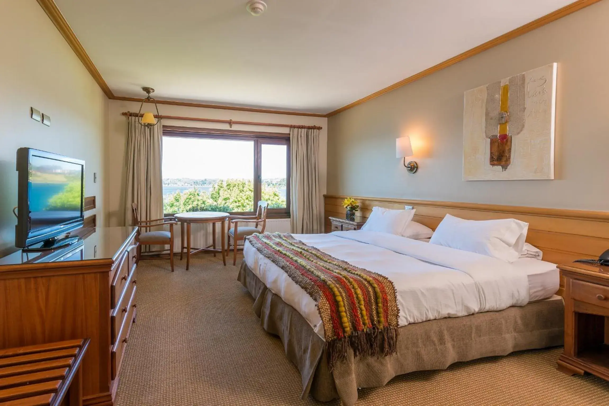 Bedroom in Hotel Cabaña Del Lago Puerto Varas