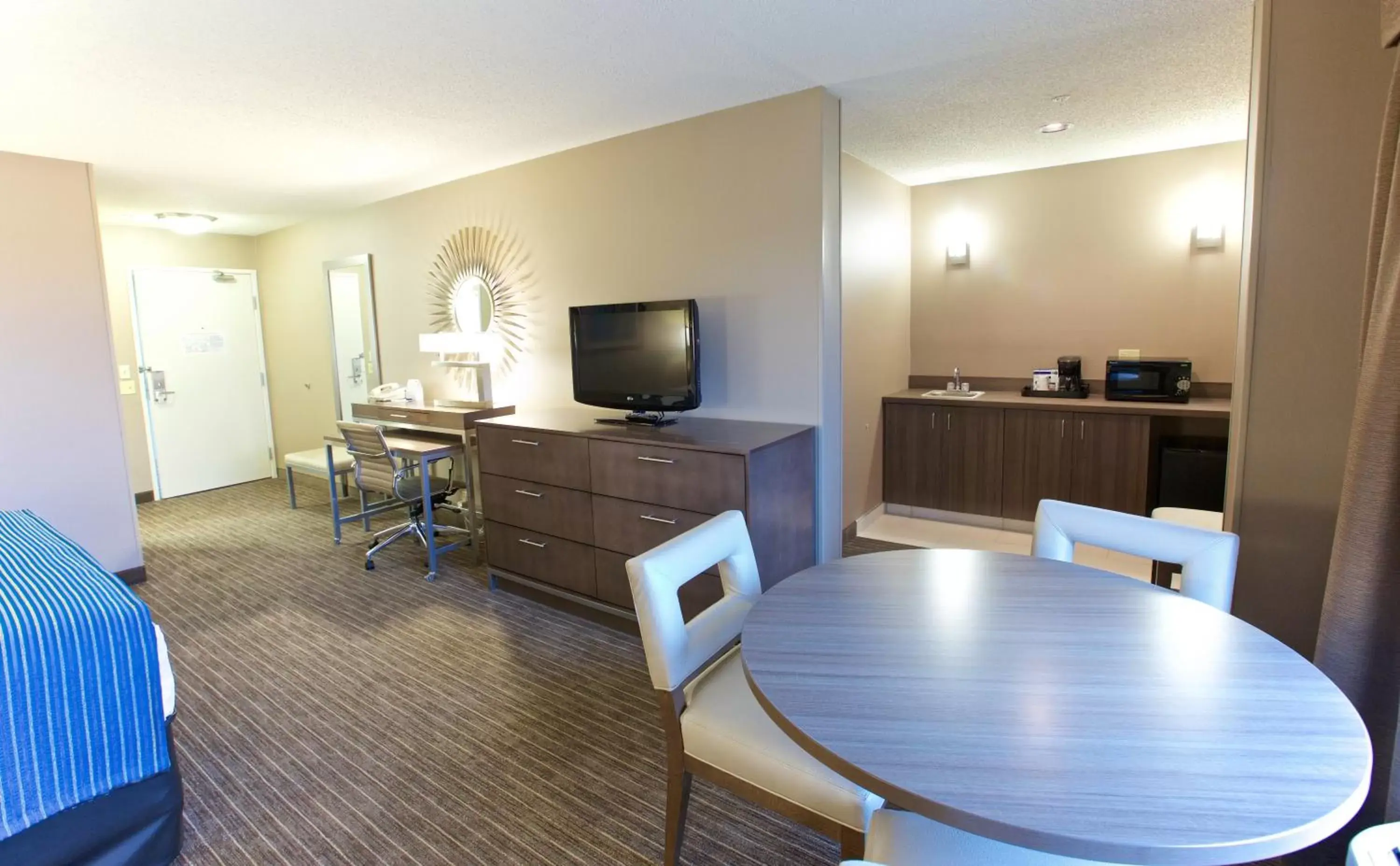Photo of the whole room in Holiday Inn Express Fargo - West Acres, an IHG Hotel