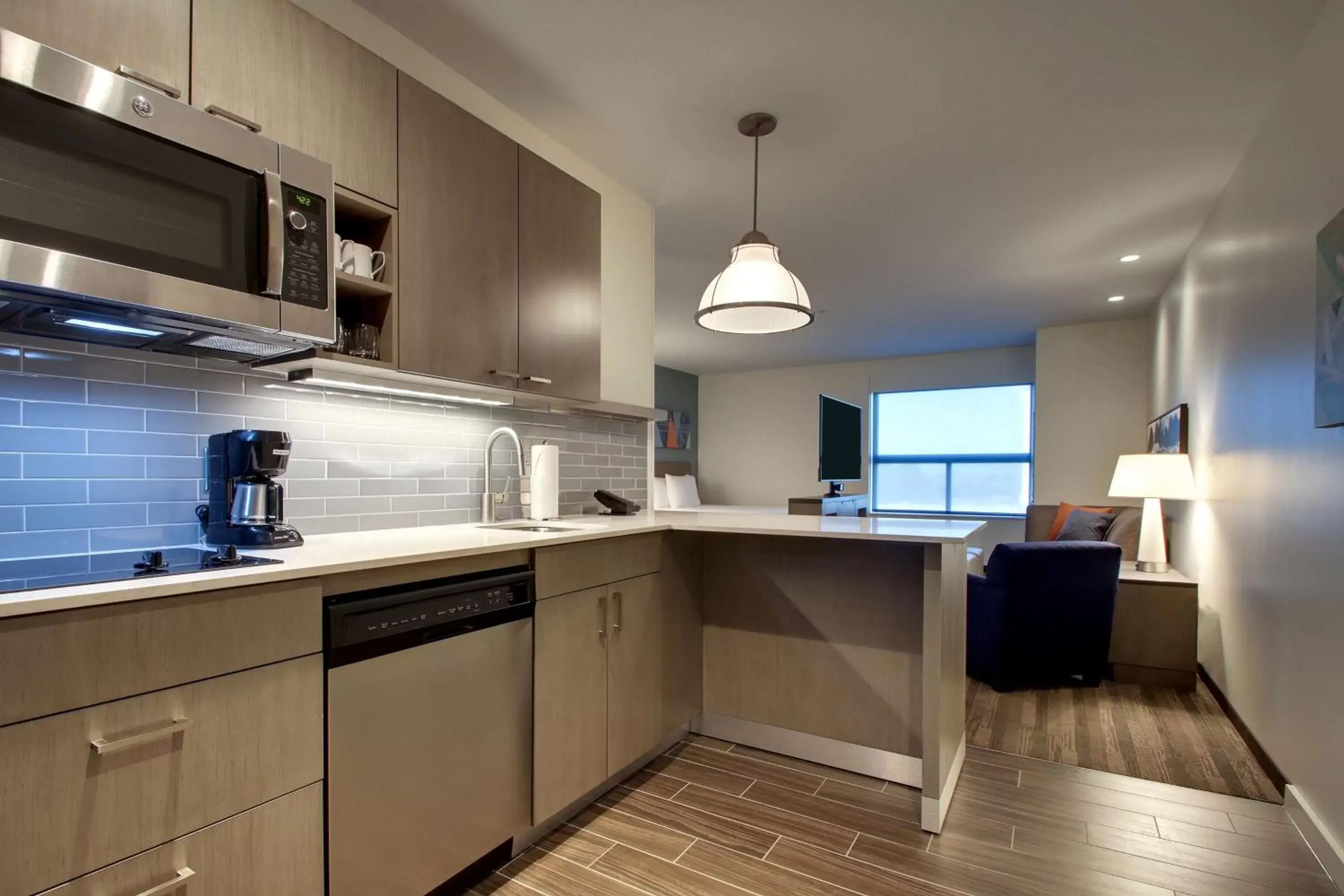 Kitchen or kitchenette, Kitchen/Kitchenette in Hyatt House Oak Brook