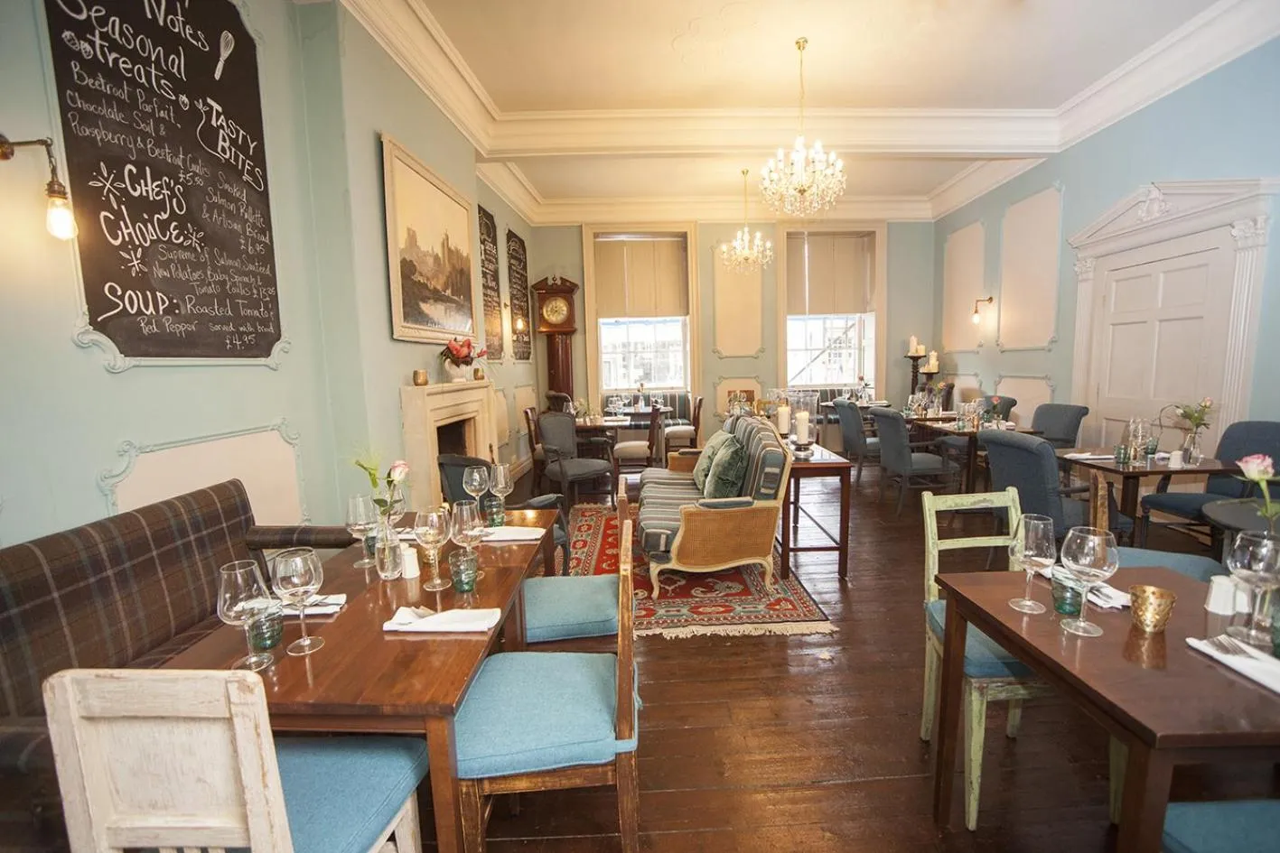 Lounge or bar in Norfolk Arms Hotel