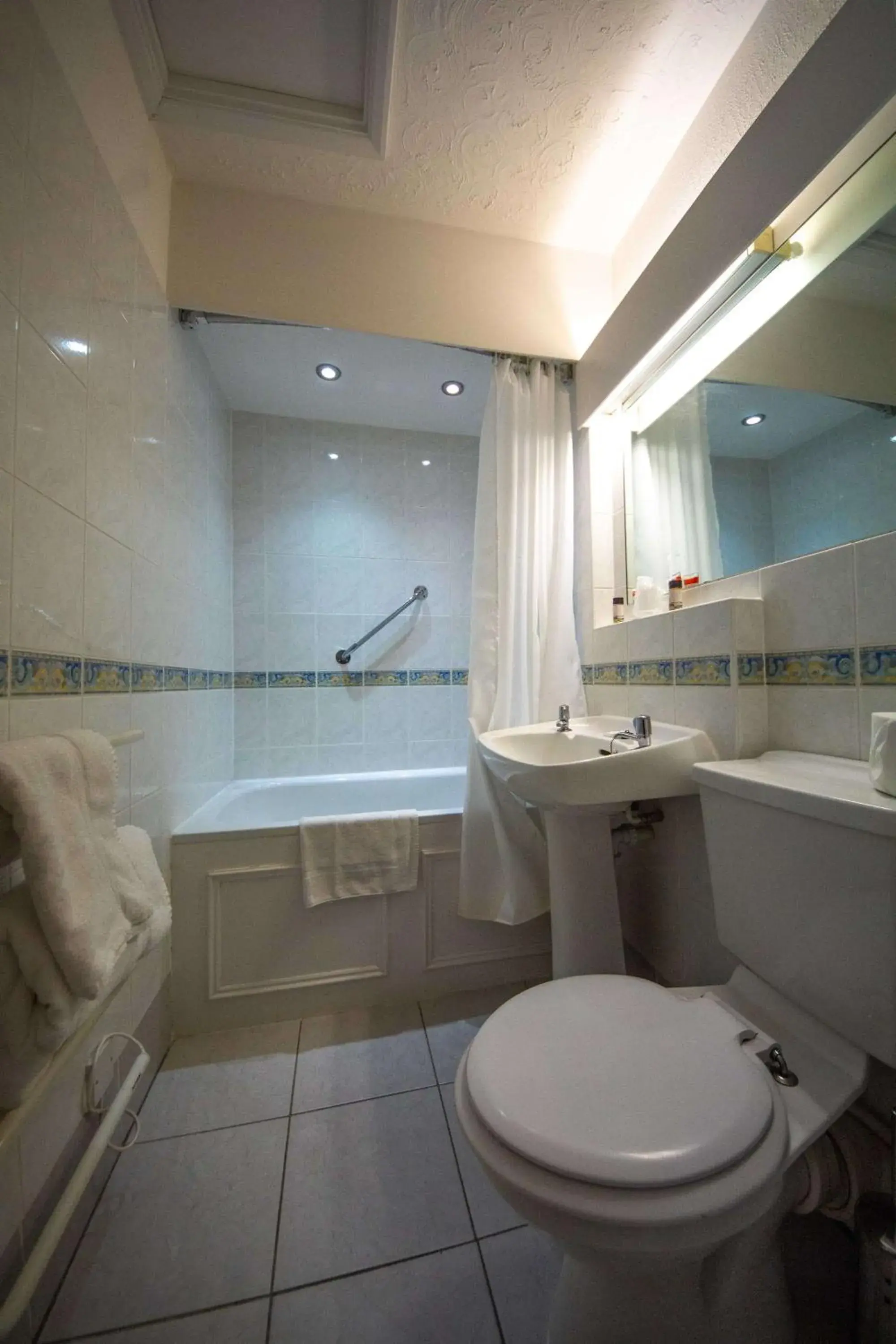 Bathroom in Best Western York House Hotel