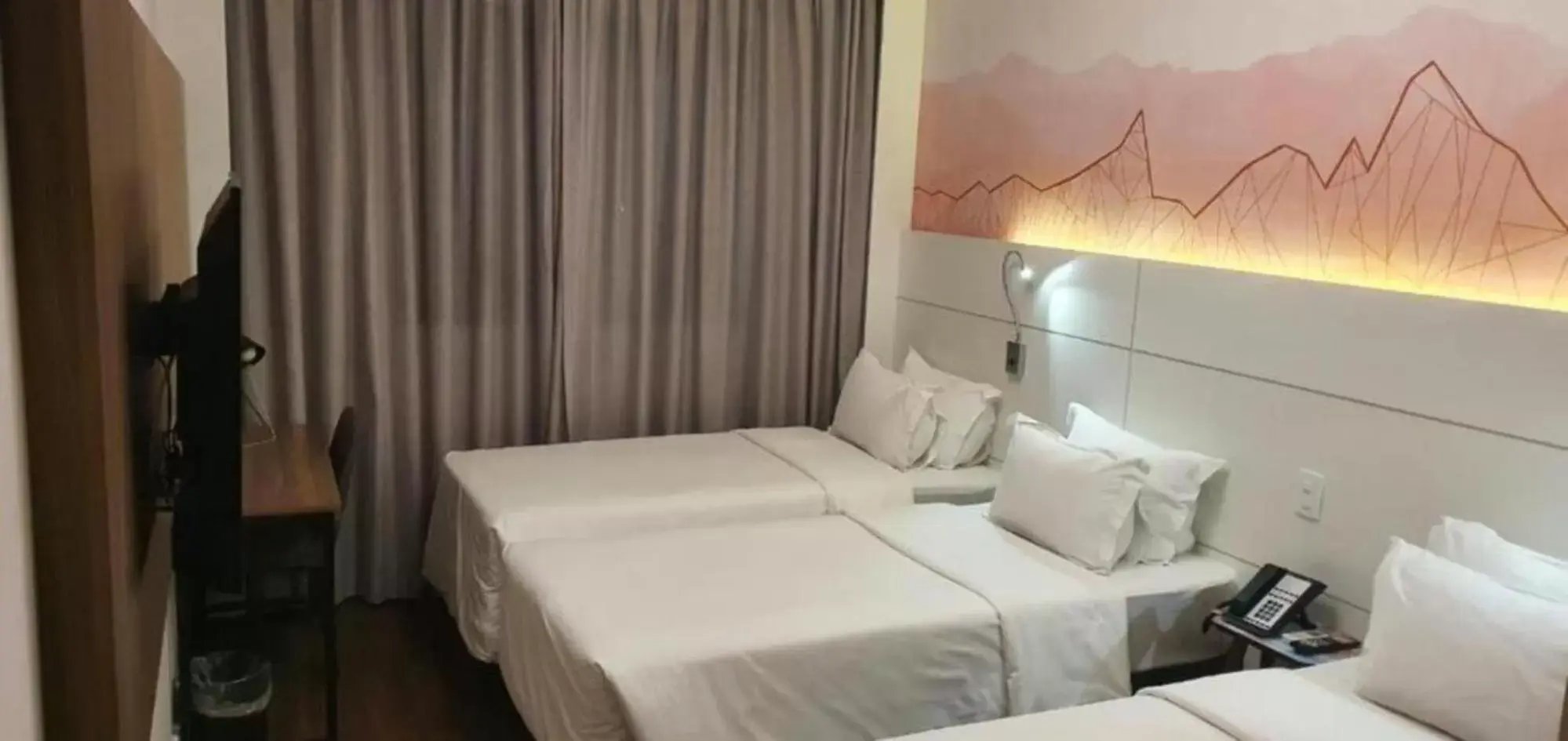 Triple Room - single occupancy in Intercity Porto Alegre Cidade Baixa